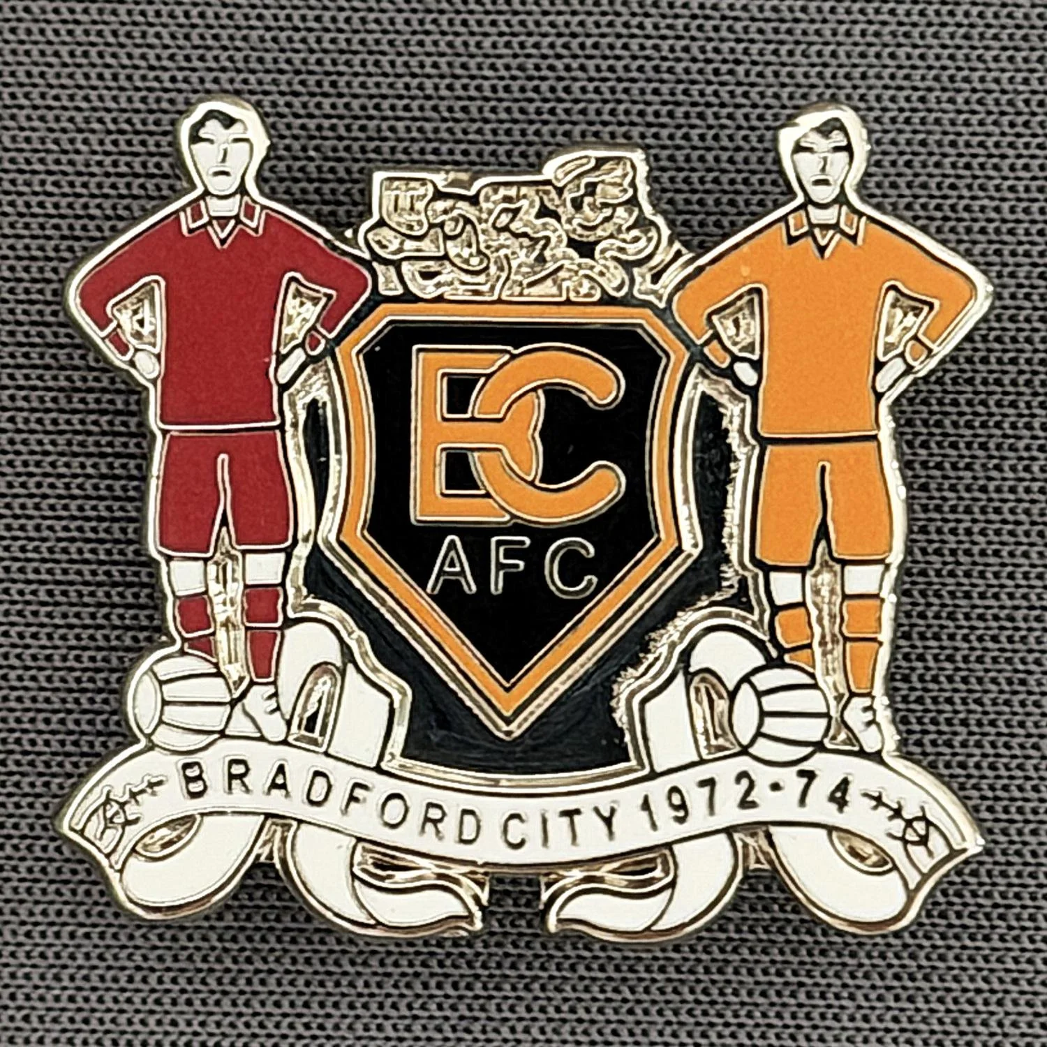 Reference Number: BCEVE053
Size: H 23 mm x W 25.3 mm
Pin Type: Brooch Pin
Plating: Silver
Value: £8
Manufacturer: Paraders
Comments: Bradford City 1972-74