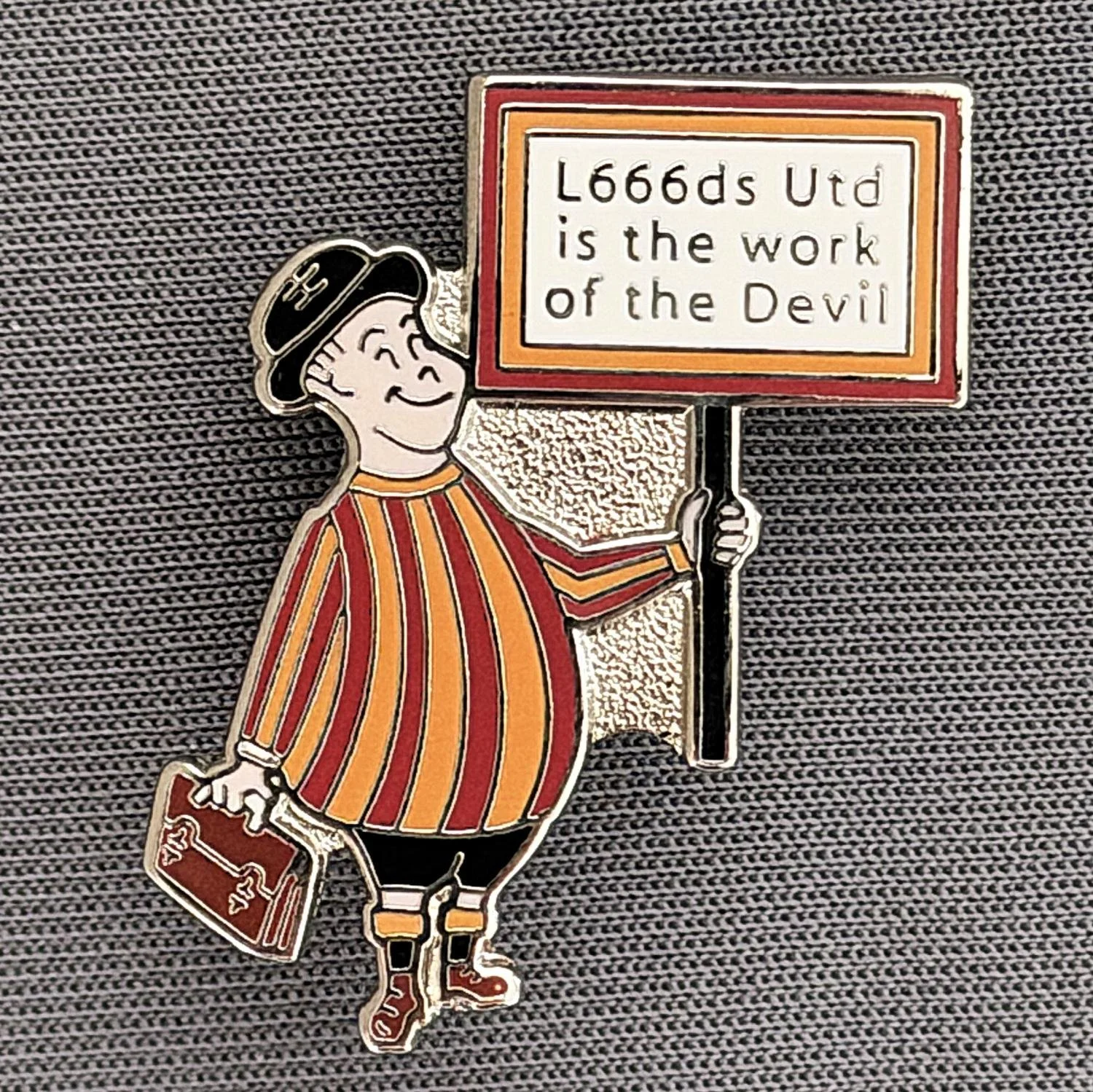 Reference Number: BCGEN038
Size: H 28 mm x W 21.6 mm
Pin Type: Brooch Pin
Plating: Silver
Value: £8
Manufacturer: Paraders
Comments: City Gent, Leeds Devil
