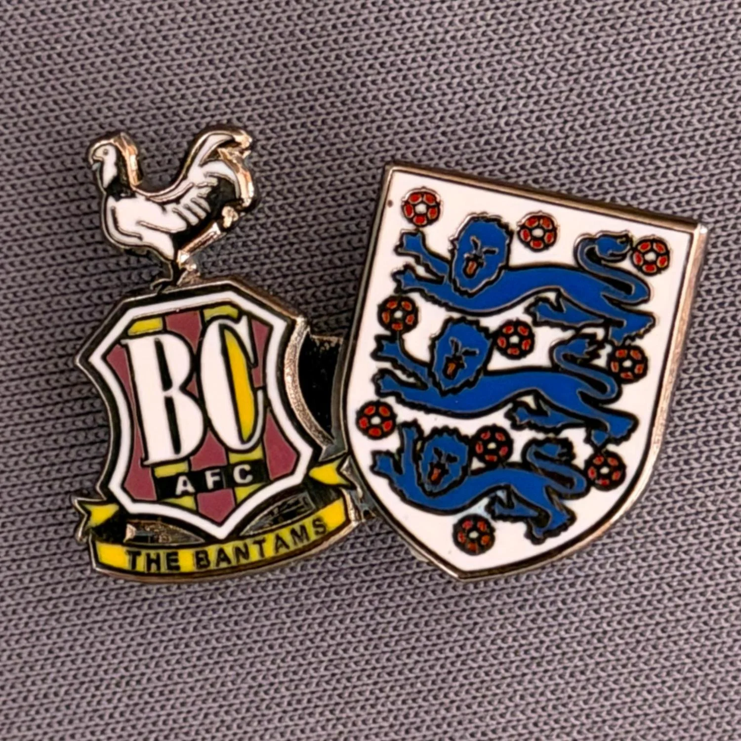 Reference Number: BCFLA026
Size: H 17.5 mm x W 24 mm
Pin Type: Brooch Pin
Plating: Antique Silver
Value: £6
Manufacturer: Not Known
Comments: City Logo & 3 Lions Shield Crest