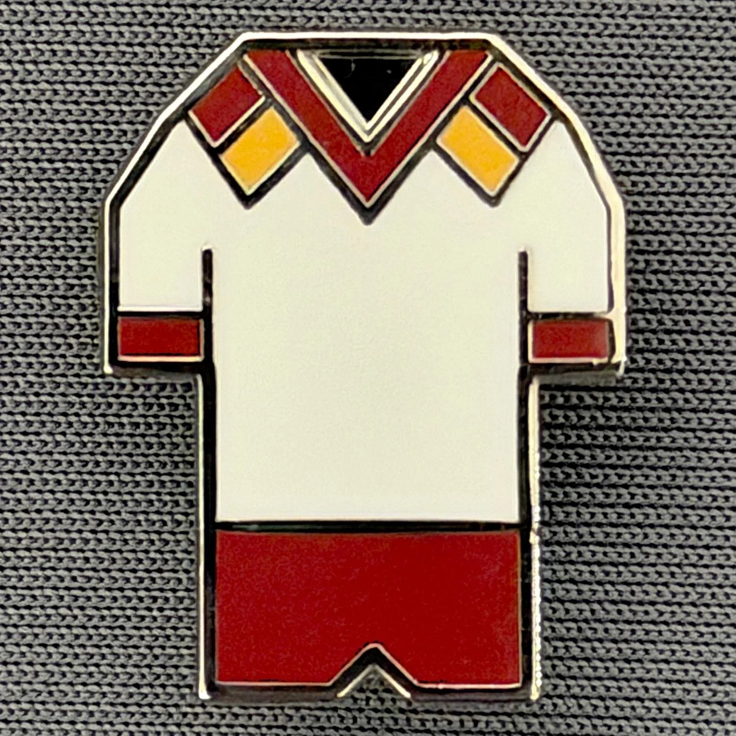 Reference Number: BCKIT053
Size: H 20 mm x W 15.6 mm
Pin Type: Brooch Pin
Plating: Silver
Value: £6
Manufacturer: Paraders
Comments: 1981/82 Kit