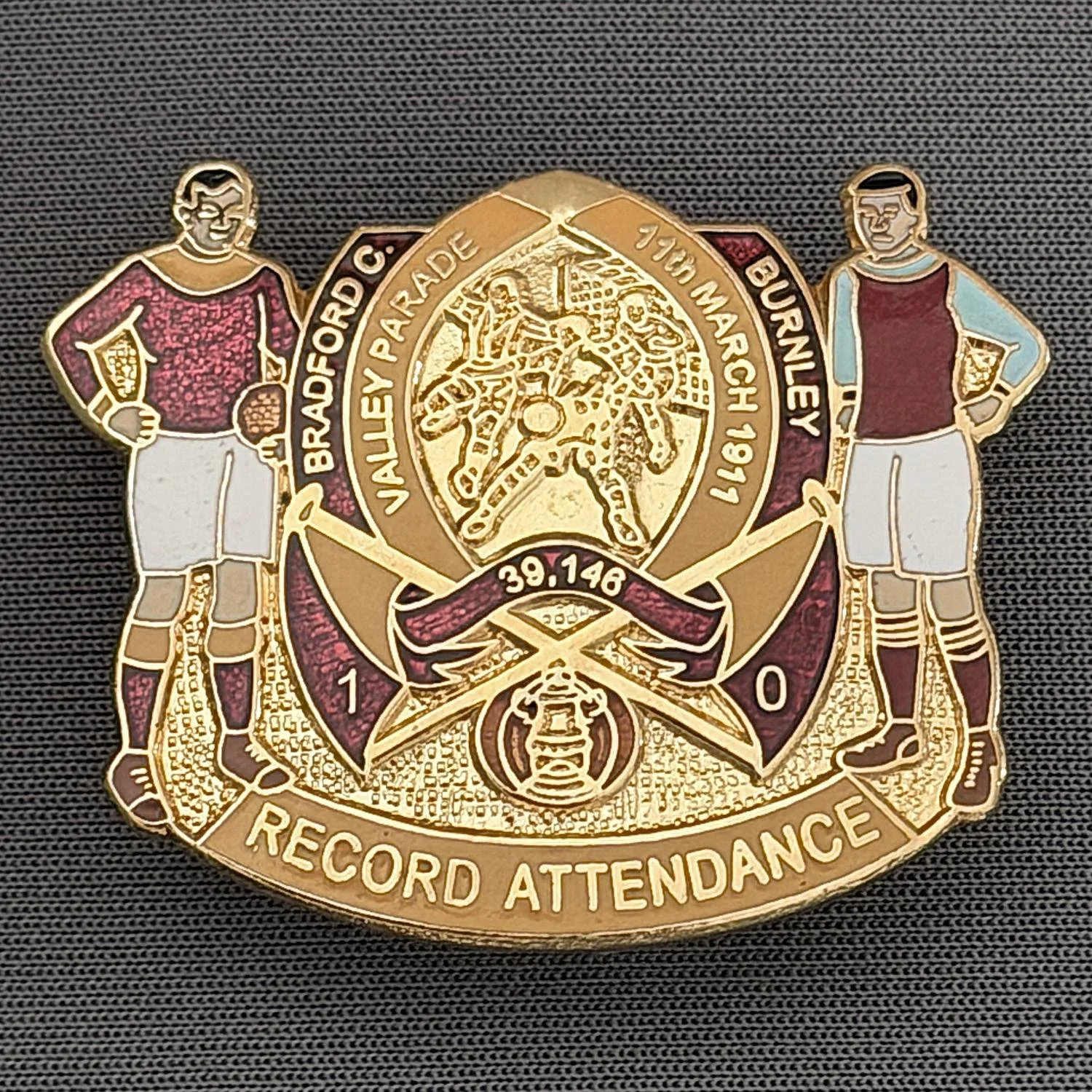 Reference Number: BCEVE030
Size: H 30.9 mm x W 38.1 mm
Pin Type: Double Metal Clutch
Plating: Gold
Value: £20
Manufacturer: AKP Designs
Comments: Record Attendance, Amber & Claret Version