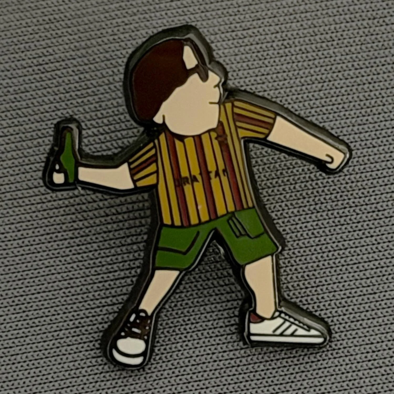 Reference Number: BCCTN056
Size: H 25.1 mm x W 22.3 mm
Pin Type: Plastic Clutch
Plating: Black Nickel
Value: £6
Manufacturer: Unknown
Comments: Boy in Grattan City Kit