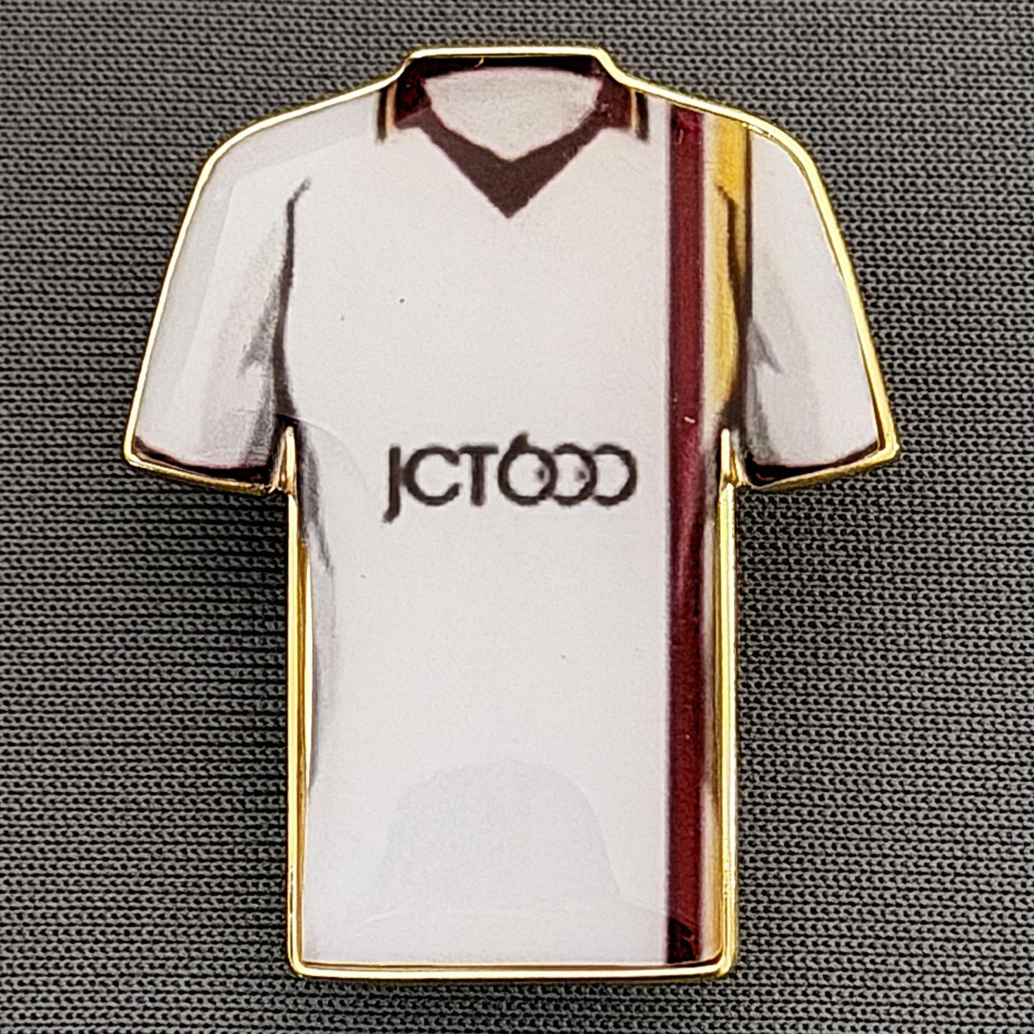 Reference Number: BCKIT096
Size: H 33 mm x W 27.1 mm
Pin Type: Metal Clutch
Plating: Gold
Value: £4
Manufacturer: Blue Badge Design
Comments: Bradford City 1998/99 Away Kit, Plastic Dome
