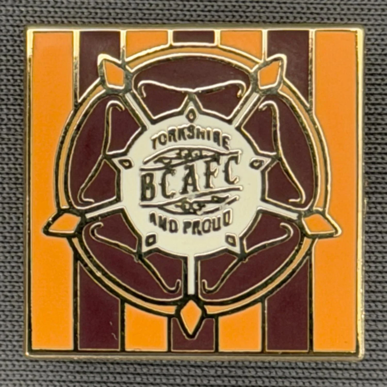 Reference Number: BCYR030
Size: H 20.1 mm x W 20.4 mm
Pin Type: Brooch Pin
Plating: Gold
Value: £6
Manufacturer: Unknown
Comments: Claret & Amber Striped, Claret & Amber Yorkshire Rose, BCAFC and Proud