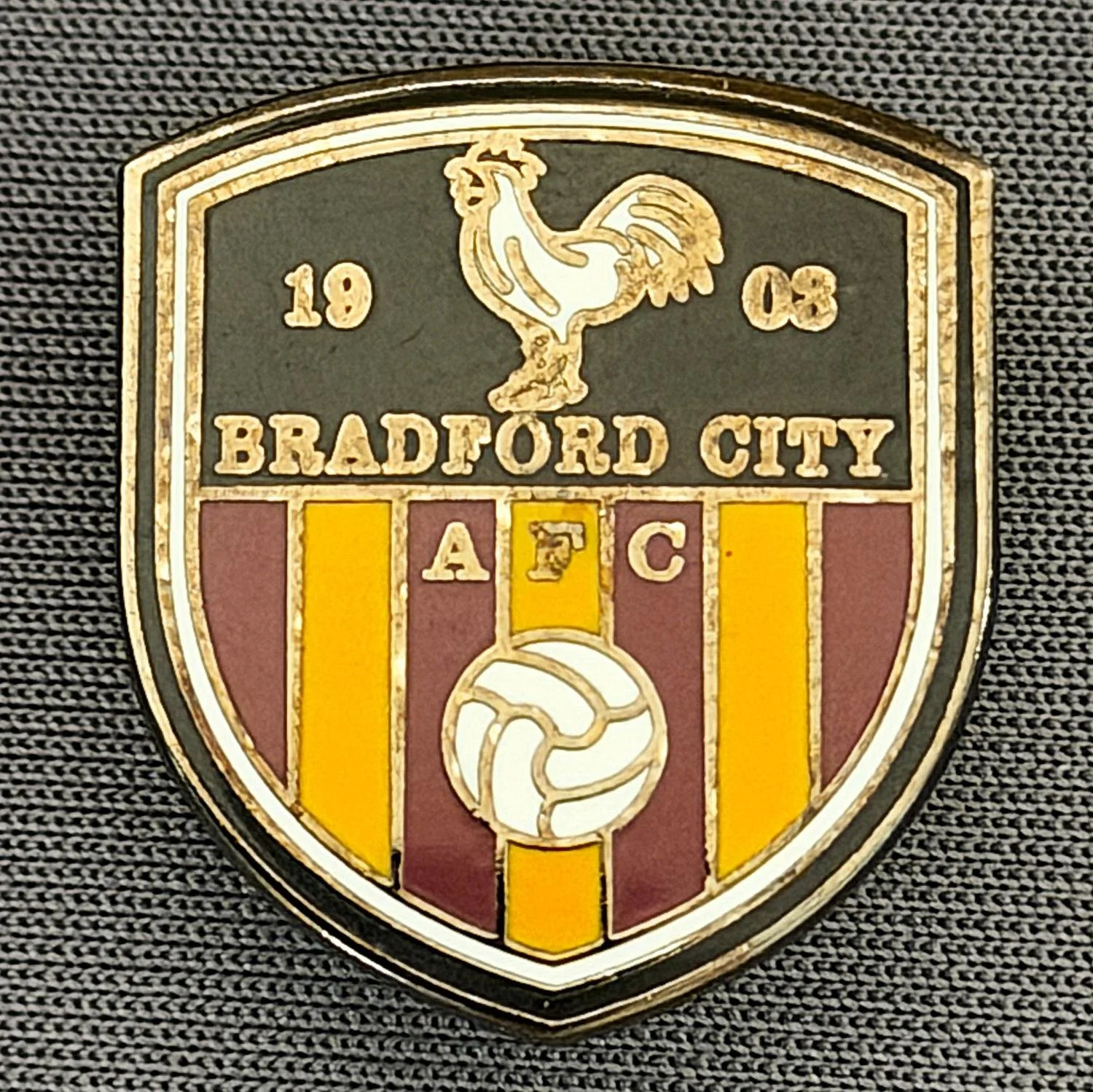 Reference Number: BCC&L158
Size: H 22 mm x 19.5 mm
Pin Type: Brooch Pin
Plating: Black Nickel
Value: £6
Manufacturer: Unknown
Comments: Bradford City Crest Shield