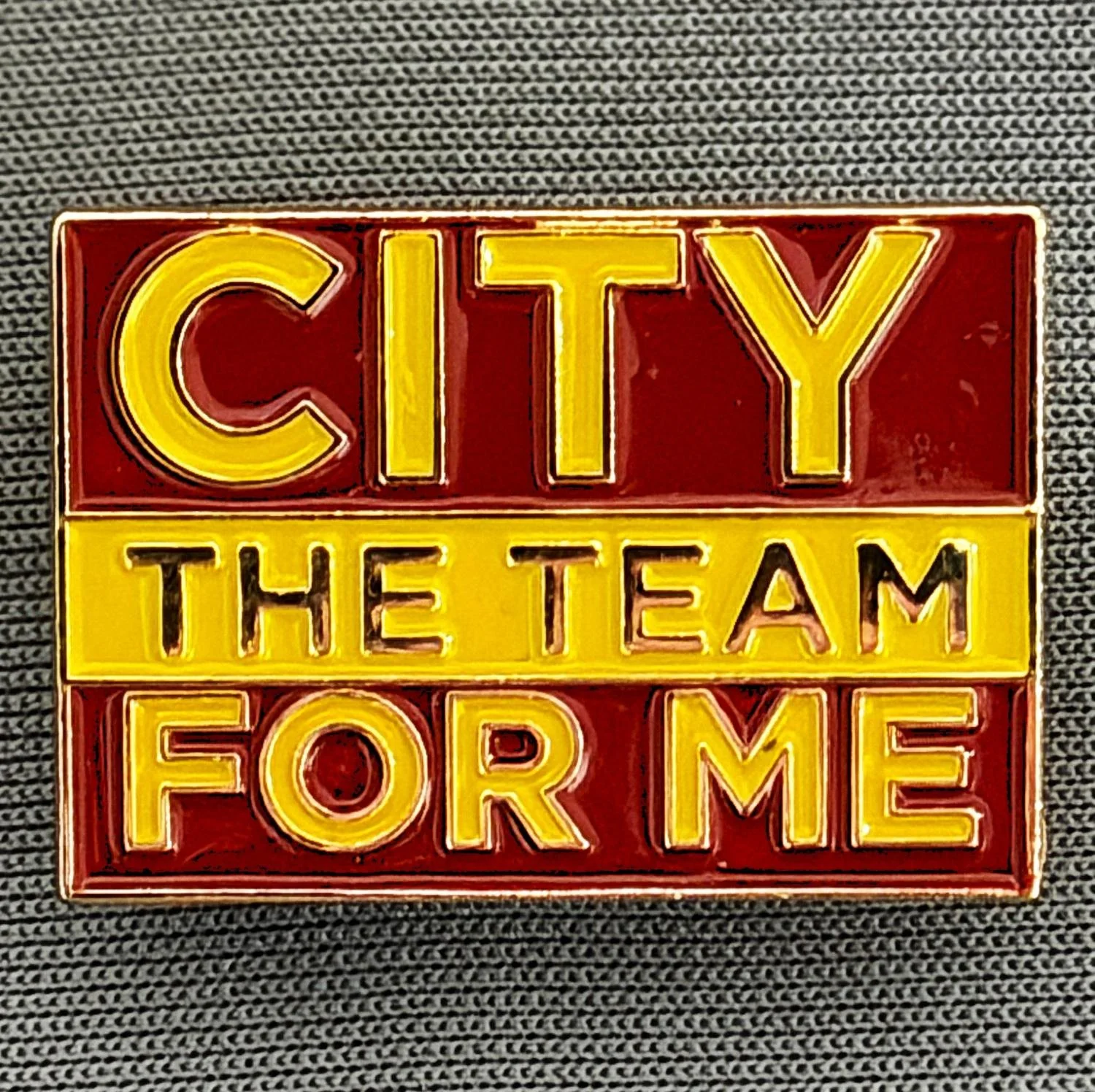Reference Number: BCBCFC064
Size: H 17.1 mm x W 24.3 mm
Pin Type: Metal Clutch
Plating: Gold
Value: £4
Manufacturer: Unknown
Comments: Claret & Amber City The Team For Me