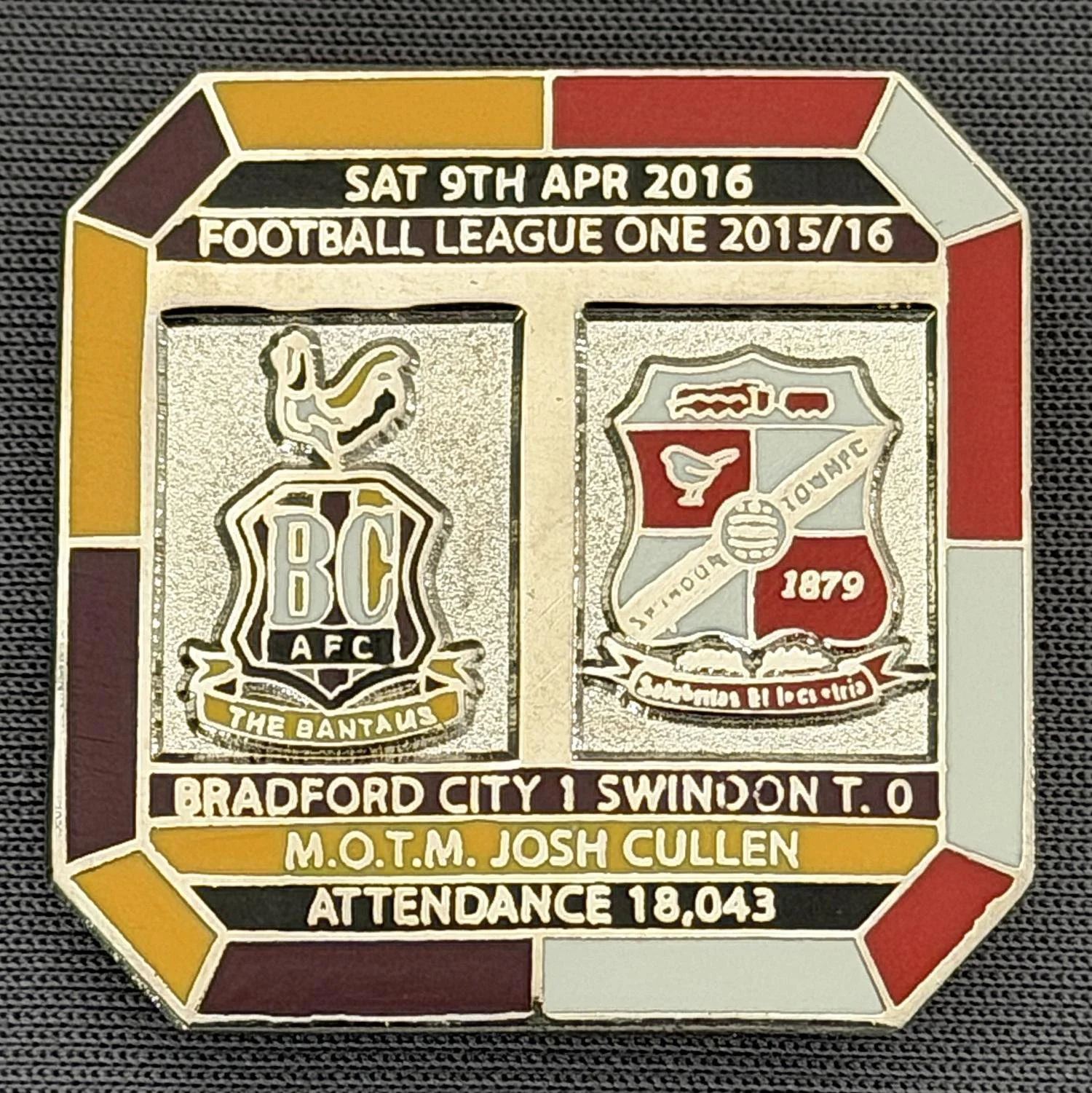 Reference Number: BCFIX366
Size: H 29.8 mm x W 29.8 mm
Pin Type: Brooch Pin
Plating: Gold
Value: £10
Manufacturer: Bradford City Badges
Comments: Bradford City v Swindon Town 2015/16, Limited Edition of 10 Badges (Silver Version)