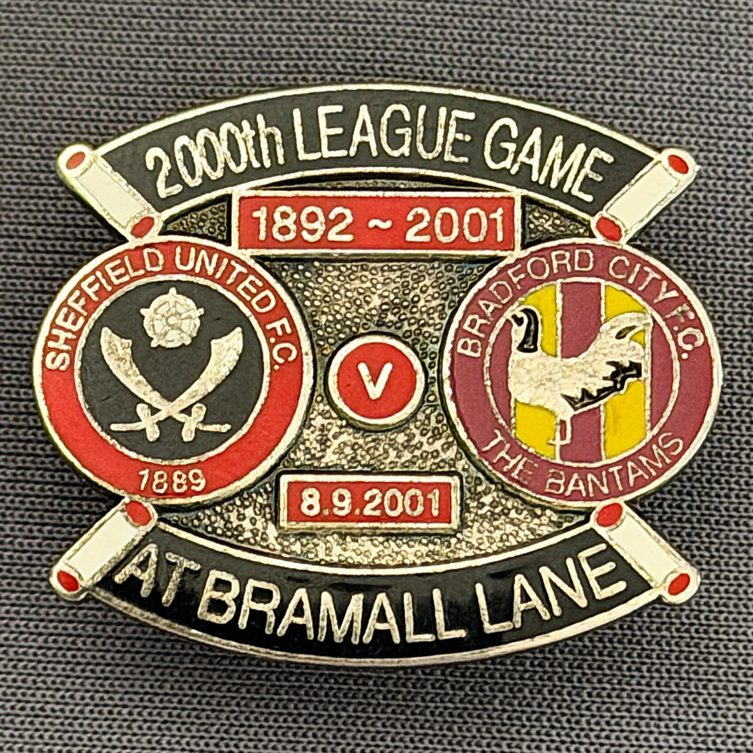Reference Number: BCOFIX065
Size: H 28.4 mm x W 24.5 mm
Pin Type: Brooch Pin
Plating: Antique Silver
Value: £10
Manufacturer: Unknown
Comments: Sheffield United v Bradford City, 2000th League Game 2001.Claret, Amber & Black Version