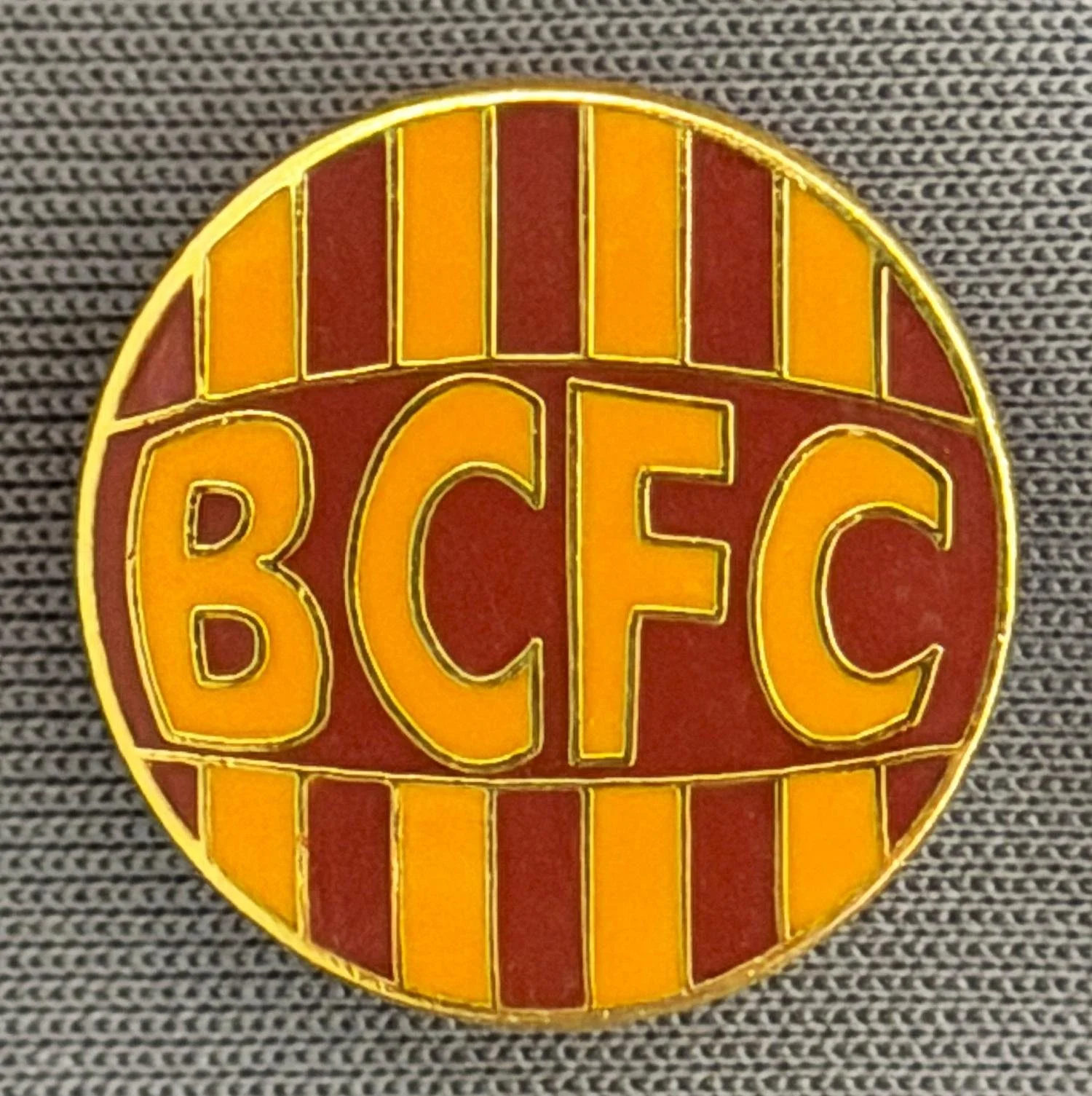 Reference Number: BCBCFC009
Size: D 16.9 mm
Pin Type: Brooch Pin
Plating: Gold
Value: £6
Manufacturer: Unknown
Comments: Claret & Amber BCFC Circular