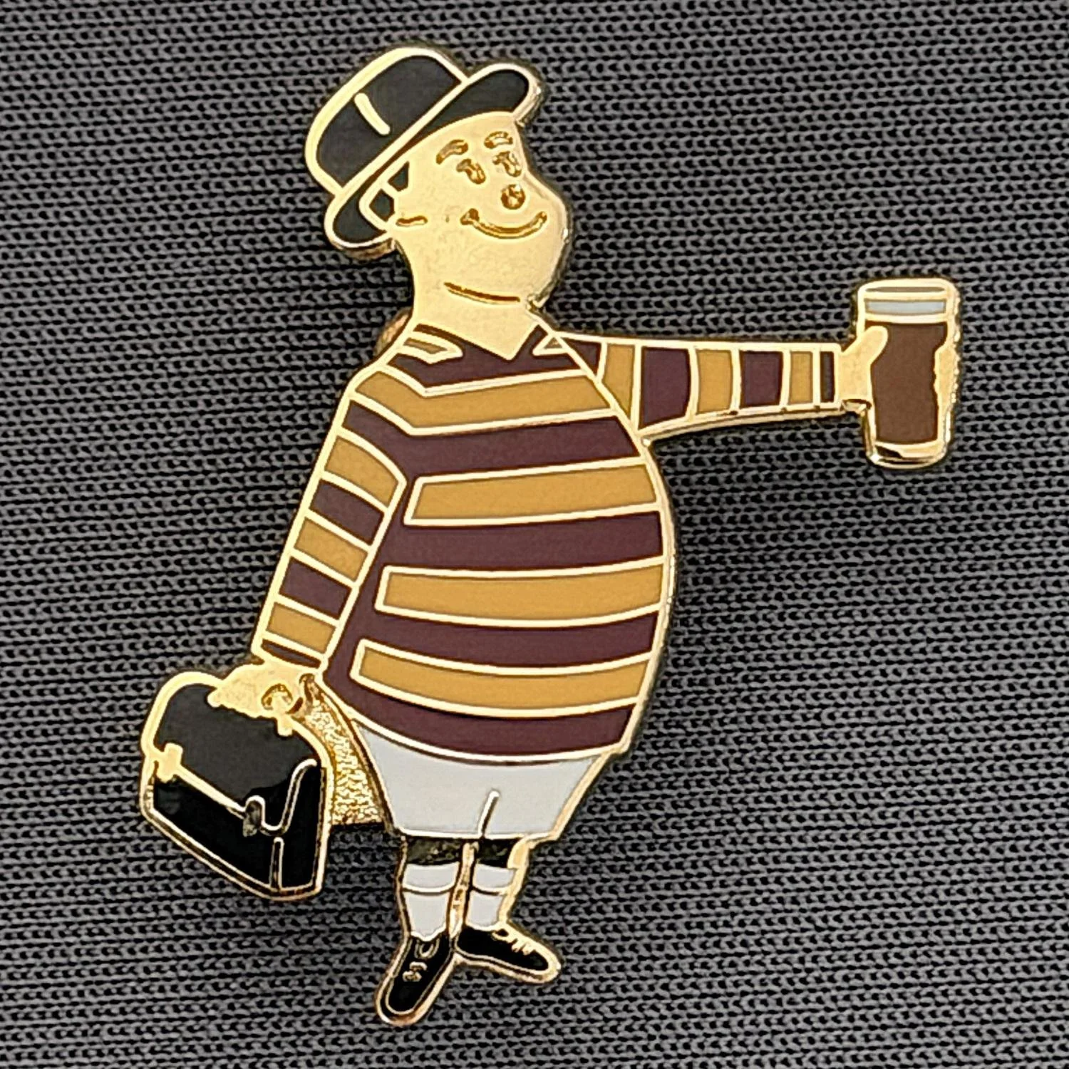 Reference Number: BCGEN057
Size: H 28.8 mm x W 20.9 mm
Pin Type: Brooch Pin
Plating: Gold
Value: £15
Manufacturer: Bradford City Badges
Comments: City Gent Beer, Black Briefcase. Limited Edition Set of 15.