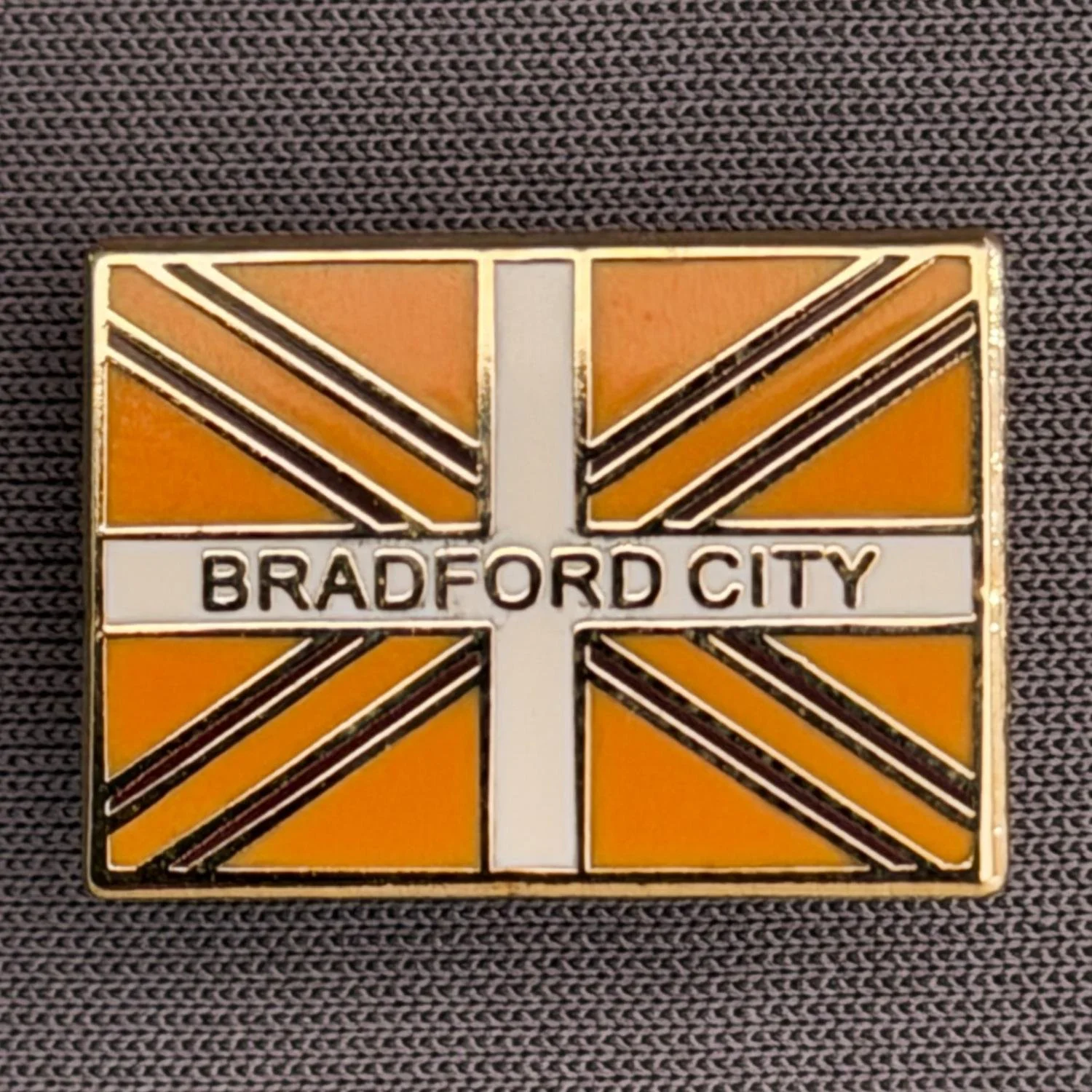 Reference Number: BCFLA032
Size: H 14.7 mm x W 20.5 mm
Pin Type: Brooch Pin
Plating: Antique Gold
Value: £6
Manufacturer: Not Known
Comments: Union Flag Bradford City Amber Version
