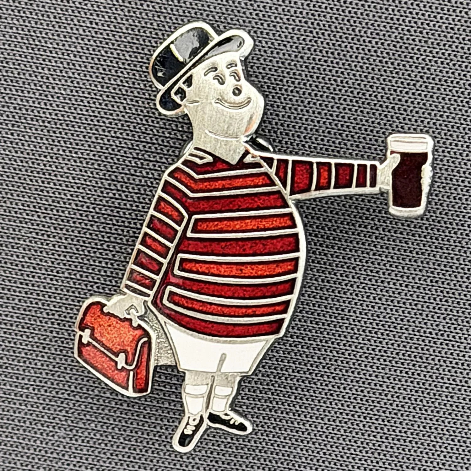 Reference Number: BCGEN092
Size: H 28.8 mm x W 20.9 mm
Pin Type: Brooch Pin
Plating: Antique Silver
Value: £20
Manufacturer: Bradford City Badges
Comments: City Gent Beer Cloisonne, Amber Briefcase. One Off Badge.