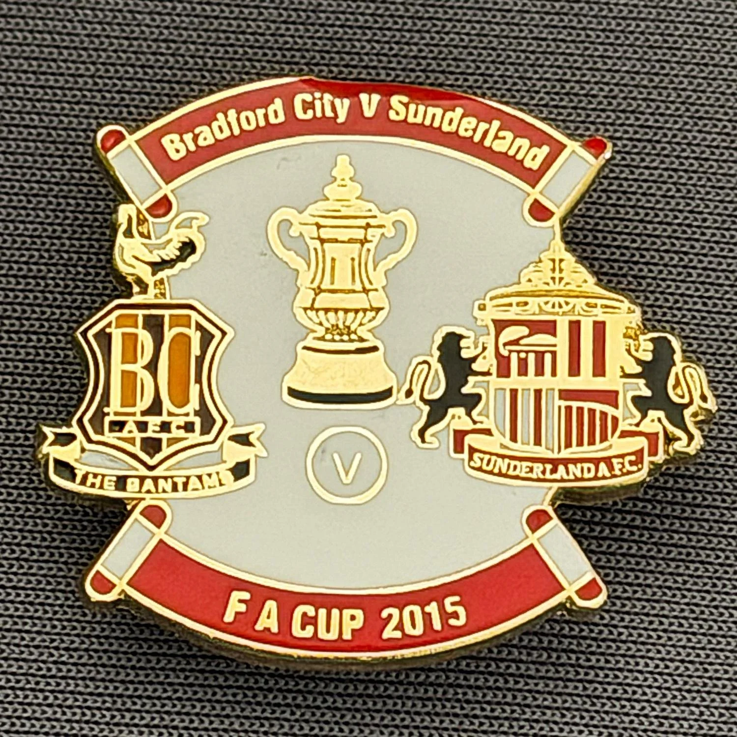Reference Number: BCFAC156
Size: H 24.8 mm x W 28 mm
Pin Type: Brooch Pin
Plating: Gold
Value: £4
Manufacturer: Unknown
Comments: F.A. Cup 2015  v Sunderland, Red & White Version