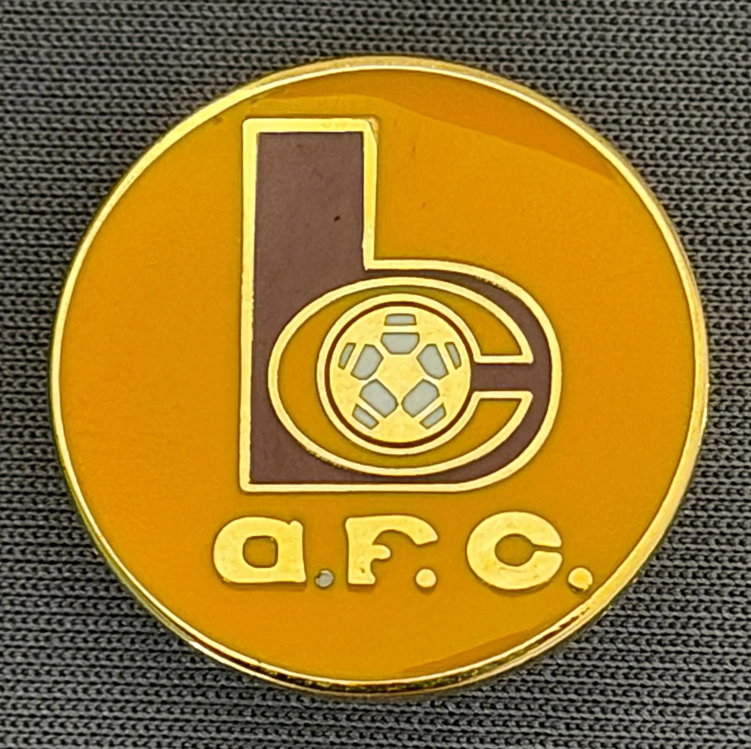 Reference Number: BCC&L132
Size: D 21.9 mm
Pin Type: Brooch Pin
Plating: Gold
Value: £6
Manufacturer: Unknown
Comments: Amber & Claret BC Logo