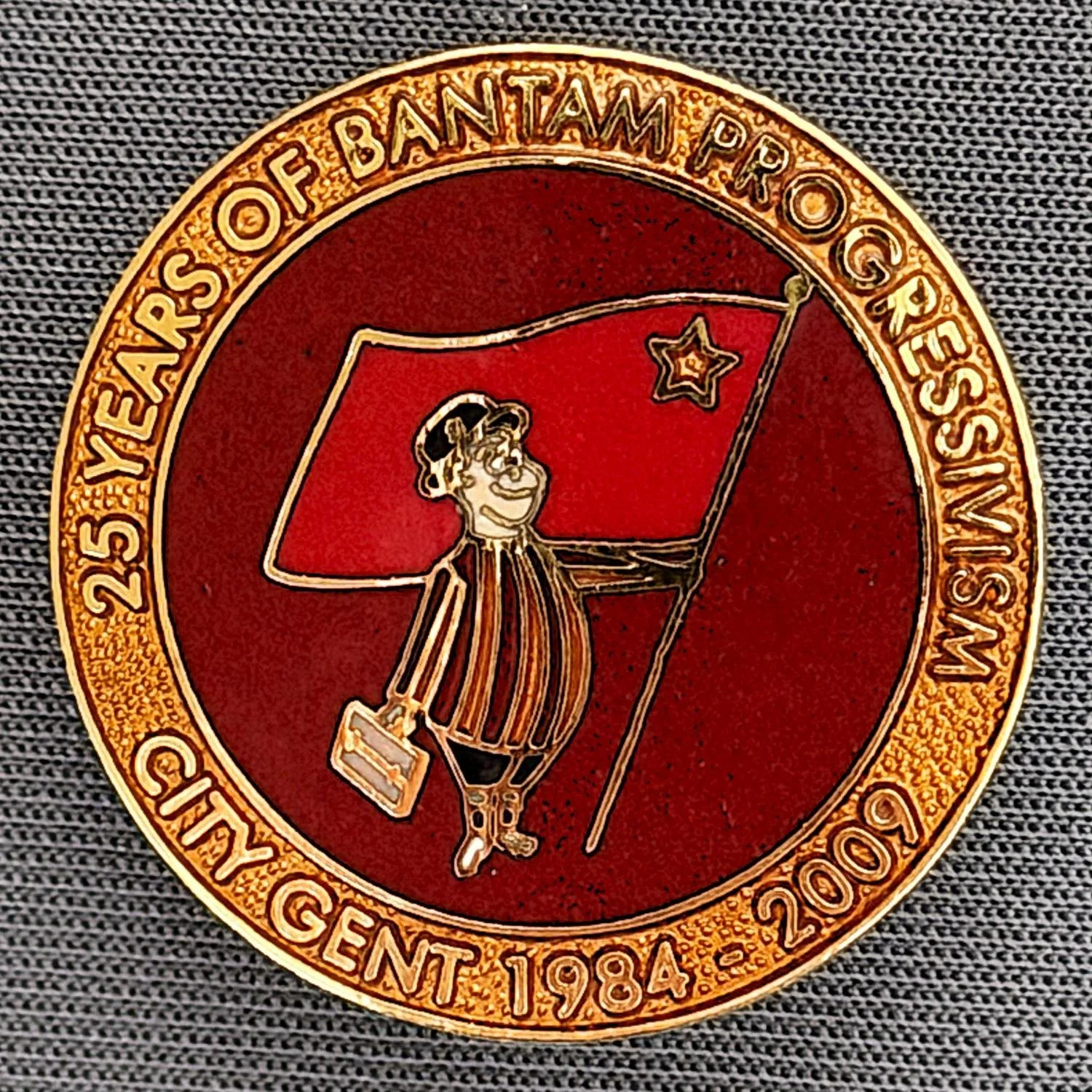 Reference Number: BCGEN042
Size: D 26.2 mm 
Pin Type: Brooch Pin
Plating: Gold
Value: £10
Manufacturer: Bradford City Badges
Comments: City Gent Magazine 25 Year Badge, Limited Edition of 100