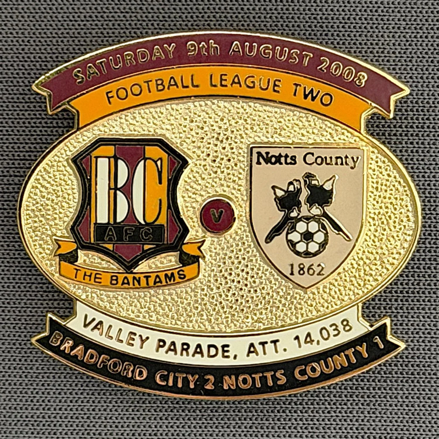 Reference Number: BCFIX001
Size: H 26.6 mm x W 29 mm
Pin Type: Brooch Pin
Plating: Gold
Value: £8
Manufacturer: Bradford City Badges
Comments: Bradford City v Notts County 2008/09 Limited Edition 100 Badges
