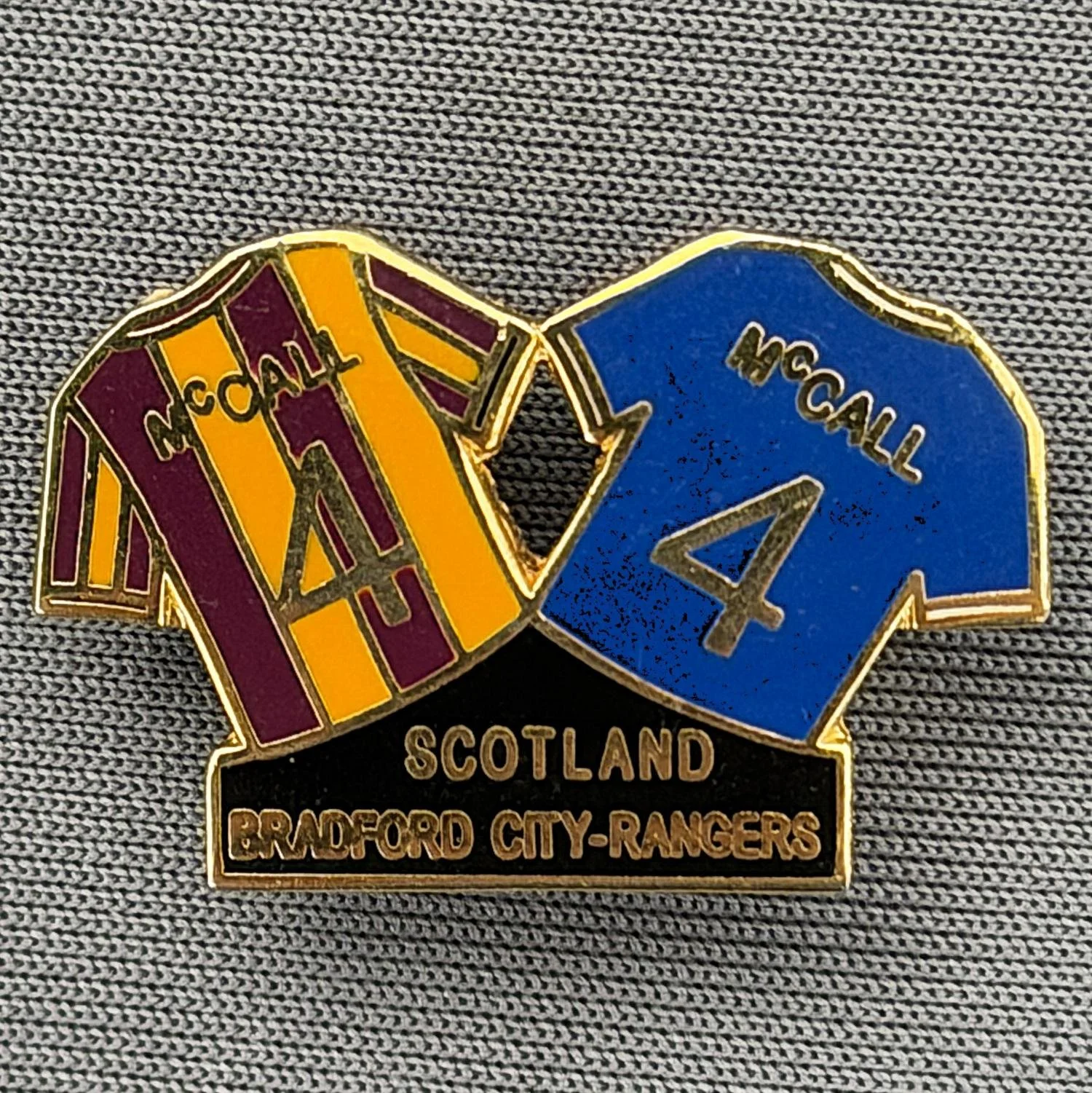 Reference Number: BCKIT064
Size: H 16.5 mm x W 25.2 mm
Pin Type: Brooch Pin
Plating: Gold
Value: £8
Manufacturer: Unknown
Comments: Stuart McCall, City, Scotland, Rangers