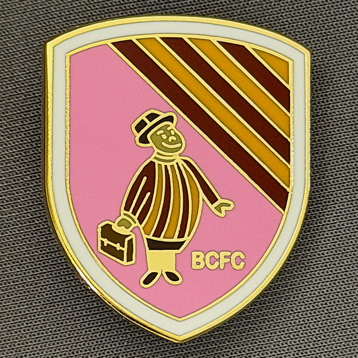 Reference Number: BCGEN116
Size: H 30.5 mm x W 25.7 mm
Pin Type: Brooch Pin
Plating: Gold
Value: £6
Manufacturer: Unknown
Comments: City Gent Shield, Pink, Larger Format 