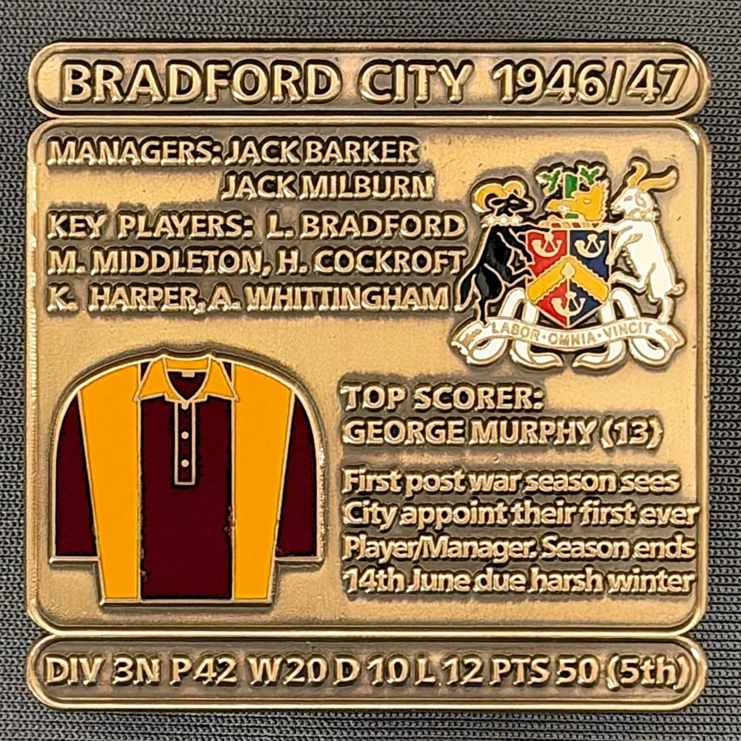 Reference Number: BCDEC083
Size: H 41.1 mm x W 42 mm
Pin Type: Double Metal Clutch
Plating: Antique Gold
Value: £8
Manufacturer: Historic Sports Badges Ltd
Comments: 1946/47 Season