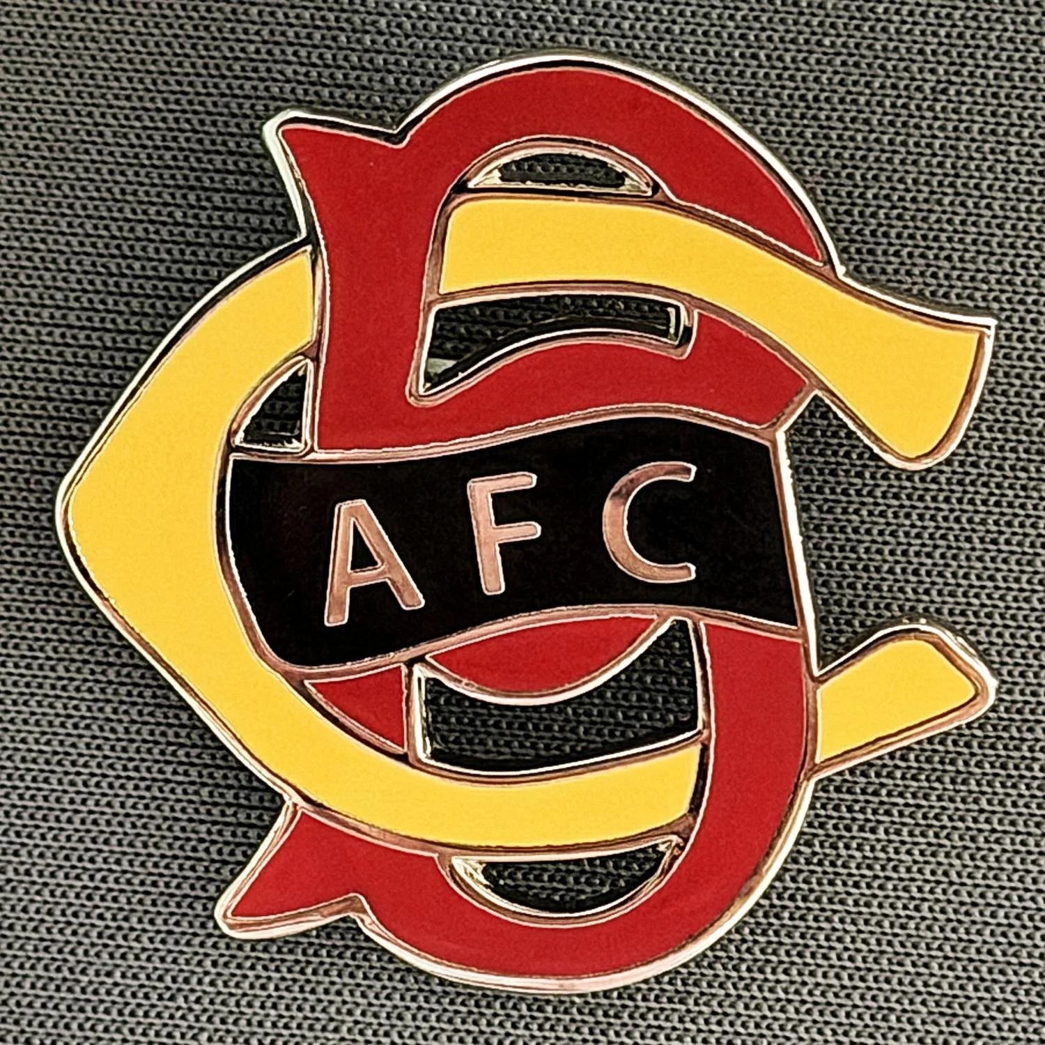 Reference Number: BCC&L062
Size: H 30 mm x 30 mm
Pin Type: Brooch Pin
Plating: Silver
Value: £8
Manufacturer: Paraders
Comments: BCAFC Ayrton Scroll Claret & Amber, Black
