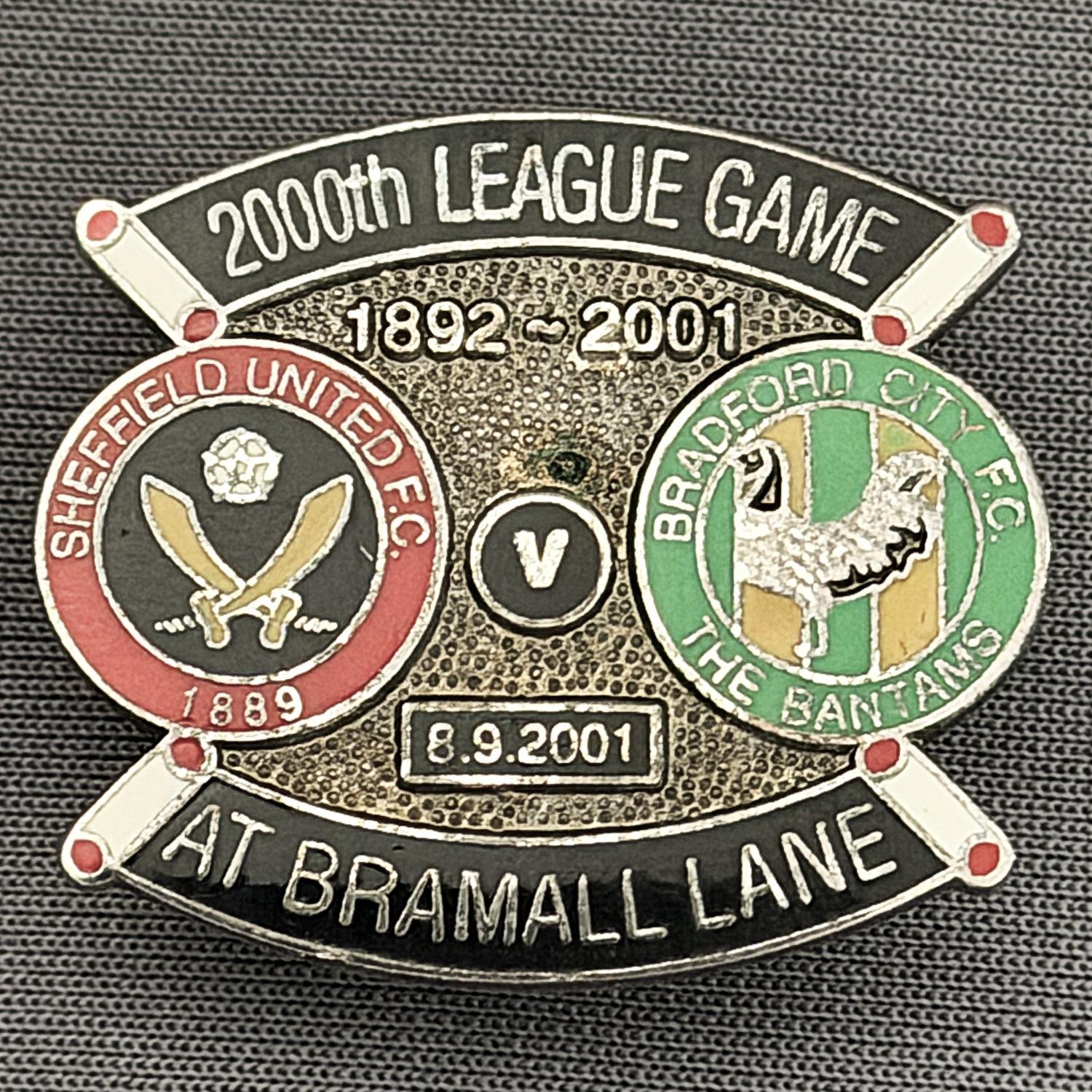 Reference Number: BCOFIX067
Size: H 28.4 mm x W 24.5 mm
Pin Type: Brooch Pin
Plating: Antique Silver
Value: £10
Manufacturer: Unknown
Comments: Sheffield United v Bradford City, 2000th League Game 2001.Green, Yellow & Black Version