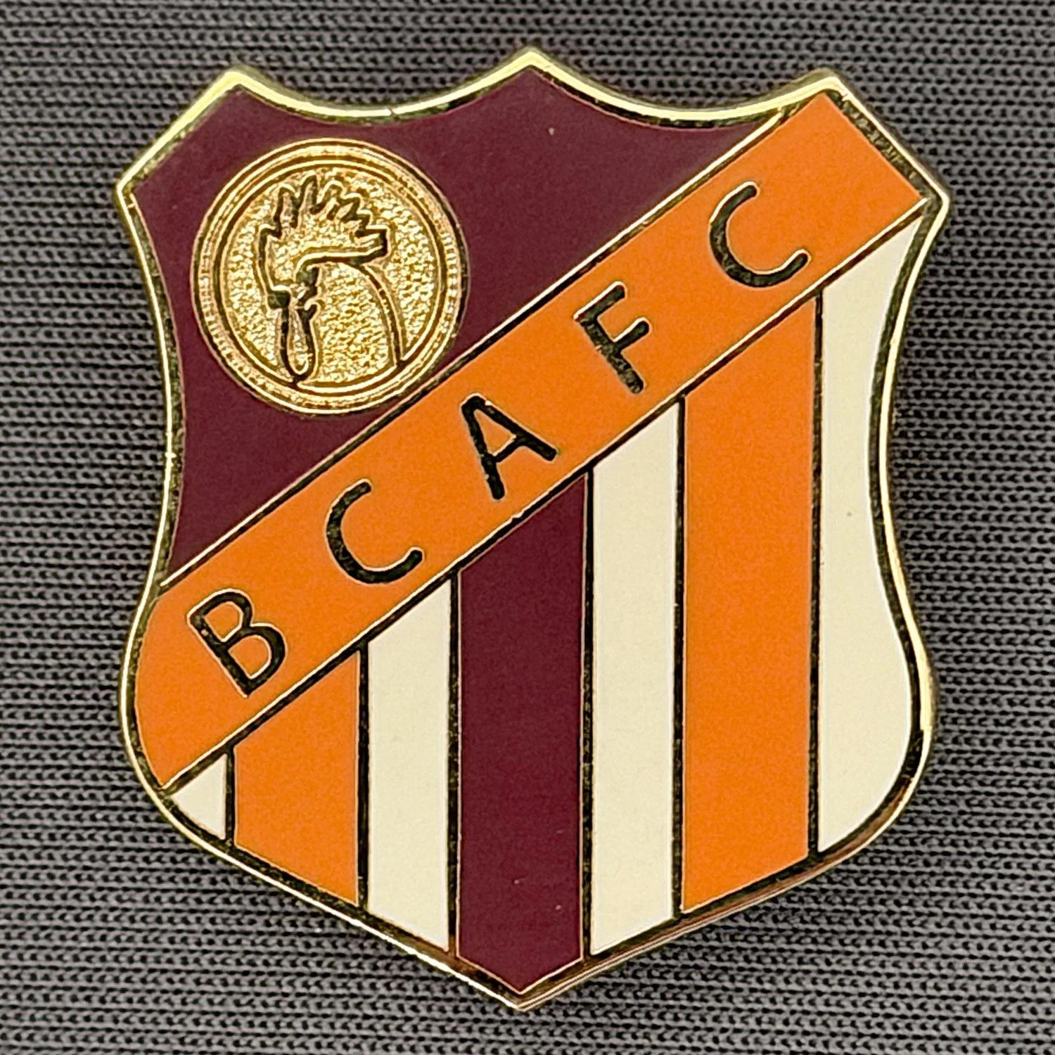 Reference Number: BCBAN019
Size: H 28.2 mm x W 24.7 mm
Pin Type: Brooch Pin
Plating: Gold
Value: £8
Manufacturer: Paraders
Comments: Claret, Amber & White Bantam Shield