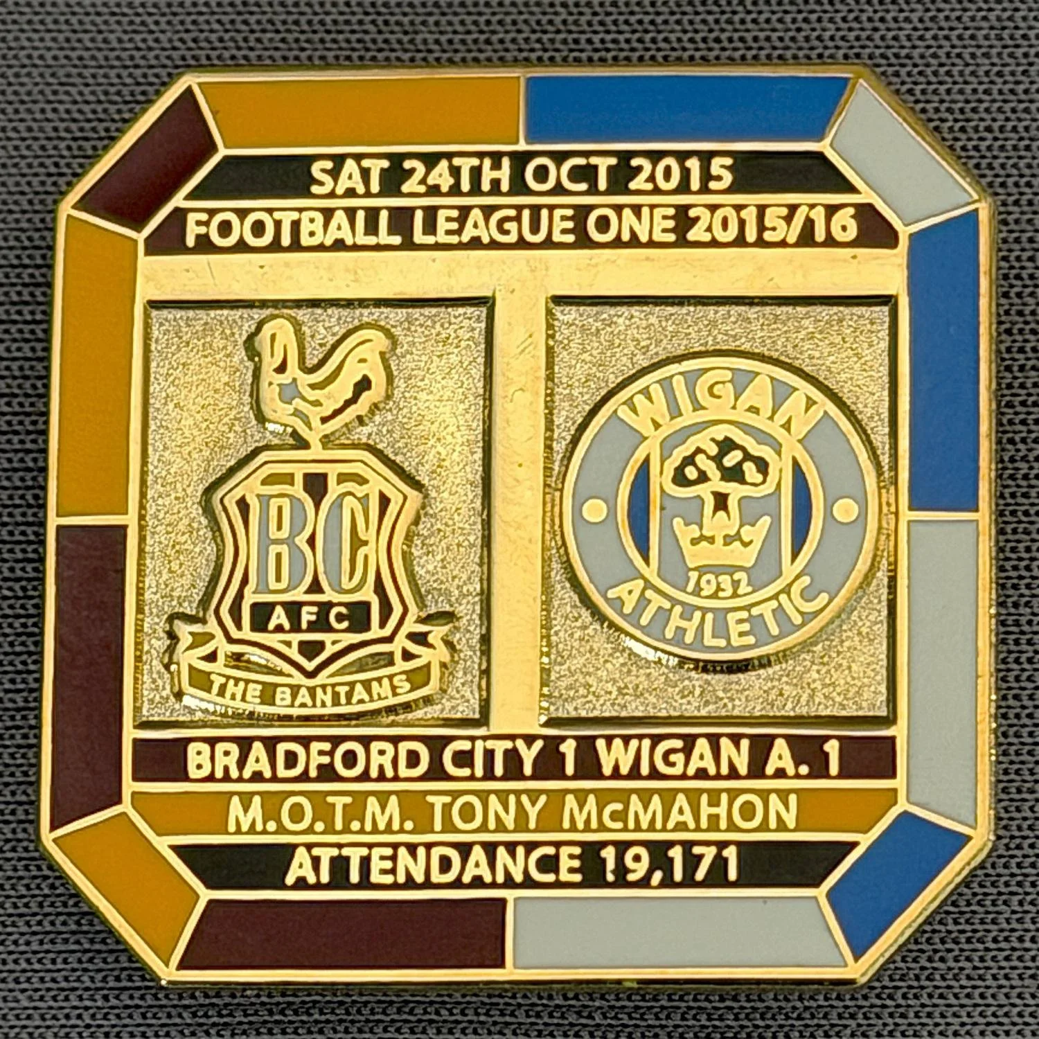 Reference Number: BCFIX329
Size: H 29.8 mm x W 29.8 mm
Pin Type: Brooch Pin
Plating: Gold
Value: £8
Manufacturer: Bradford City Badges
Comments: Bradford City v Wigan Athletic 2015/16, Limited Edition of 50 Badges (Gold Version)