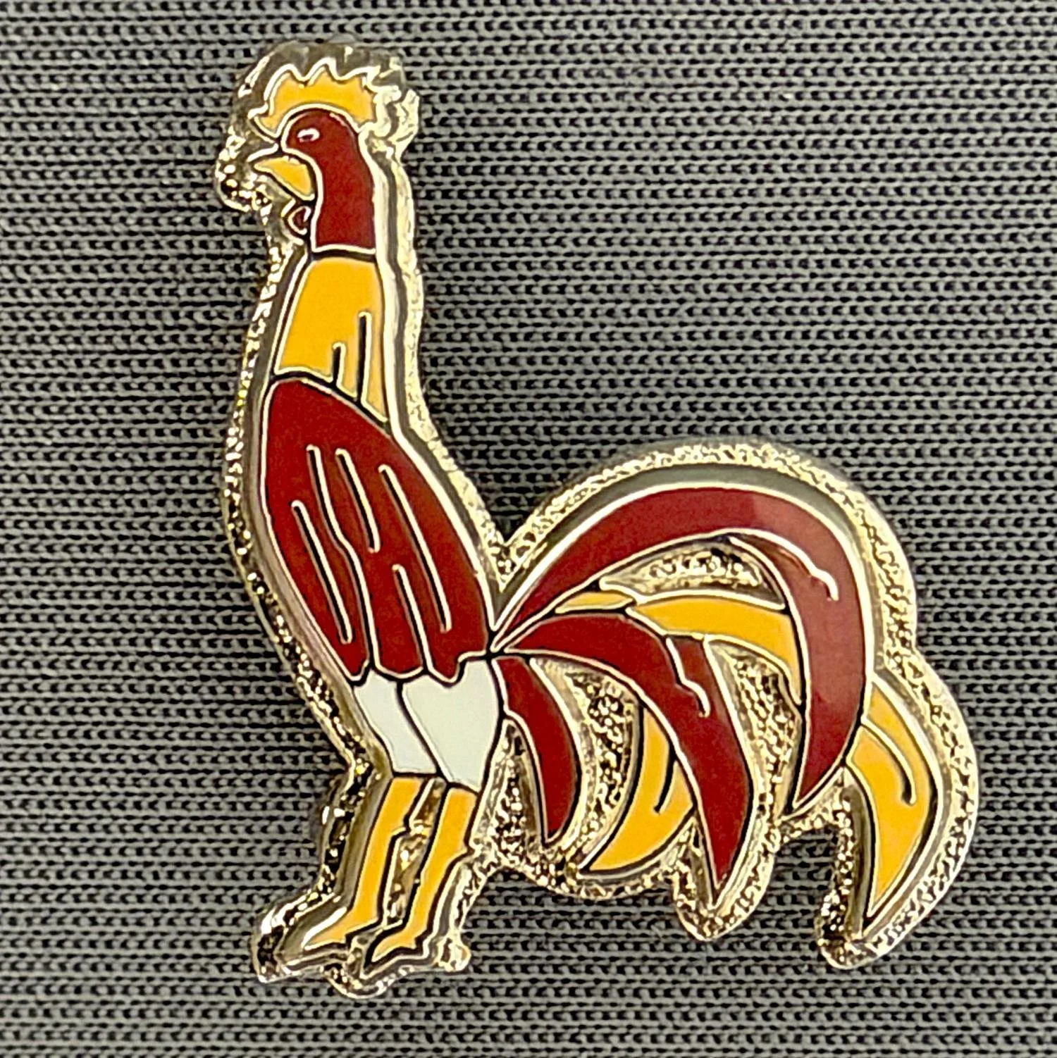 Reference Number: BCBAN027
Size: H 24 mm x W 18.6 mm
Pin Type: Brooch Pin
Plating: Silver
Value: £8
Manufacturer: Paraders
Comments: Claret, Amber & White Bantam Crest