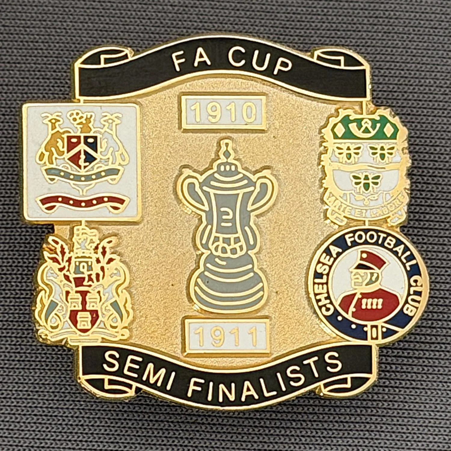 Reference Number: BCFAC031
Size: H 29.1 mm x W 31.3 mm
Pin Type: Brooch Pin
Plating: Gold
Value: £6
Manufacturer: Unknown
Comments: 1910-1911, F.A. Cup Semi Finalists Black Version
