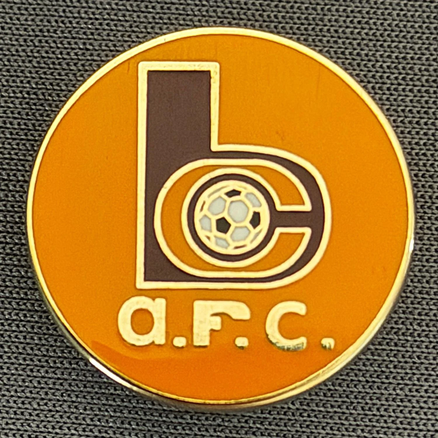 Reference Number: BCC&L136
Size: D 21.1 mm
Pin Type: Brooch Pin
Plating: Gold
Value: £6
Manufacturer: Unknown
Comments: Amber & Claret BC Logo Small Version