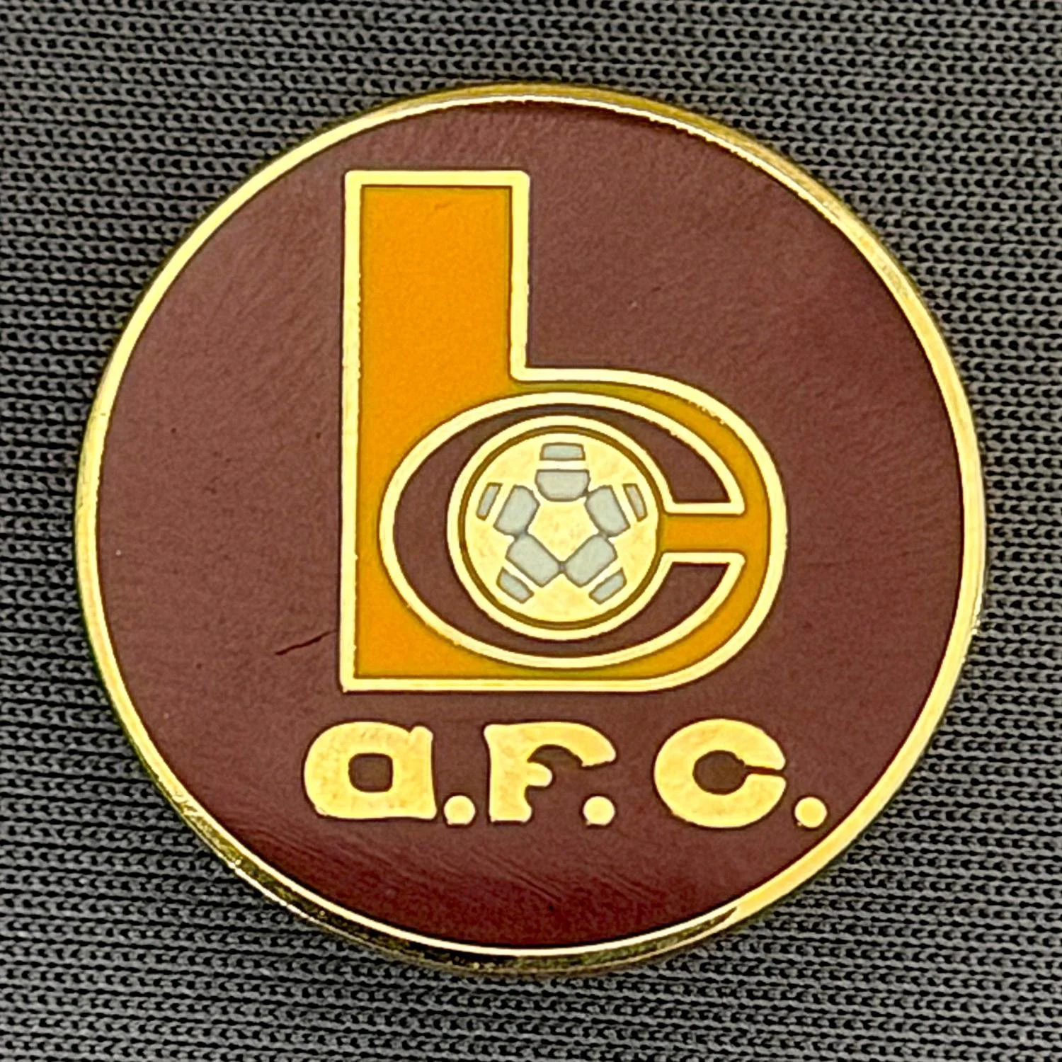 Reference Number: BCC&L131
Size: D 21.9 mm
Pin Type: Brooch Pin
Plating: Gold
Value: £6
Manufacturer: Unknown
Comments: Claret & Amber BC Logo