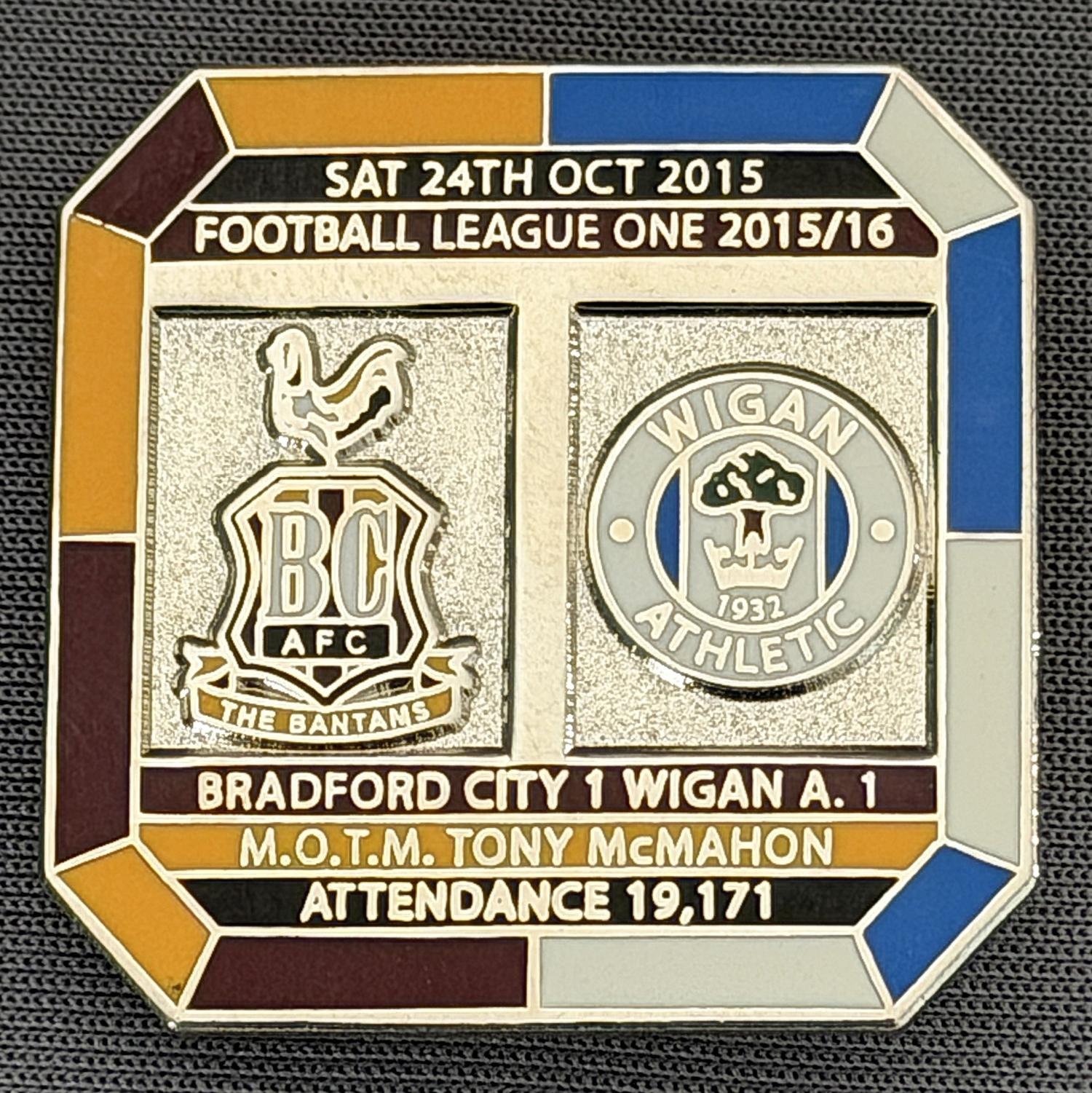 Reference Number: BCFIX352
Size: H 29.8 mm x W 29.8 mm
Pin Type: Brooch Pin
Plating: Gold
Value: £10
Manufacturer: Bradford City Badges
Comments: Bradford City v Wigan Athletic 2015/16, Limited Edition of 10 Badges (Silver Version)