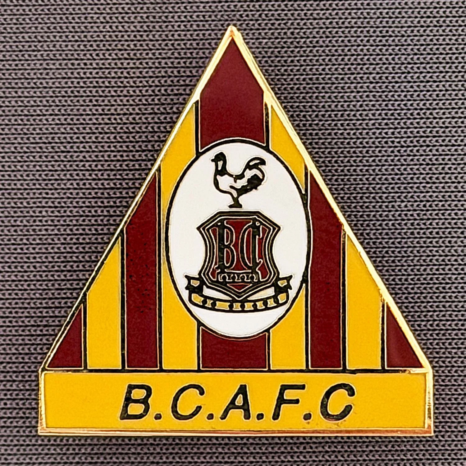 Reference Number: BCC&L048
Size: H 26.1 mm x 25.2 mm
Pin Type: Brooch Pin
Plating: Gold
Value: £8
Manufacturer: Andy Stokes
Comments: Amber & Claret Triangle, City Logo