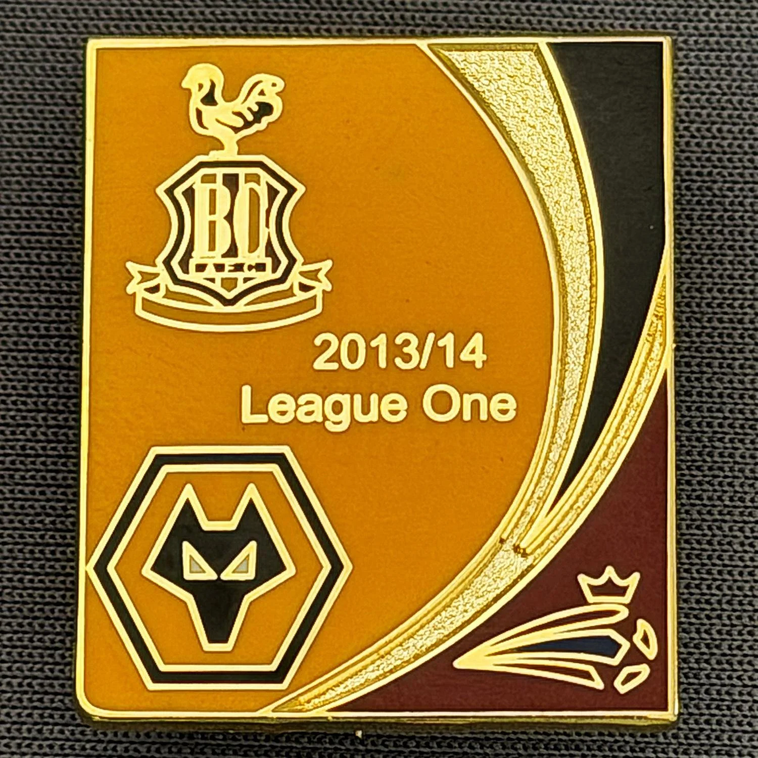Reference Number: BCOFIX095
Size: H 26 mm x W 22 mm
Pin Type: Brooch Pin
Plating: Gold
Value: £5
Manufacturer: Unknown
Comments: Bradford City v Wolves League One 2013/14, Amber, Black & Claret Version