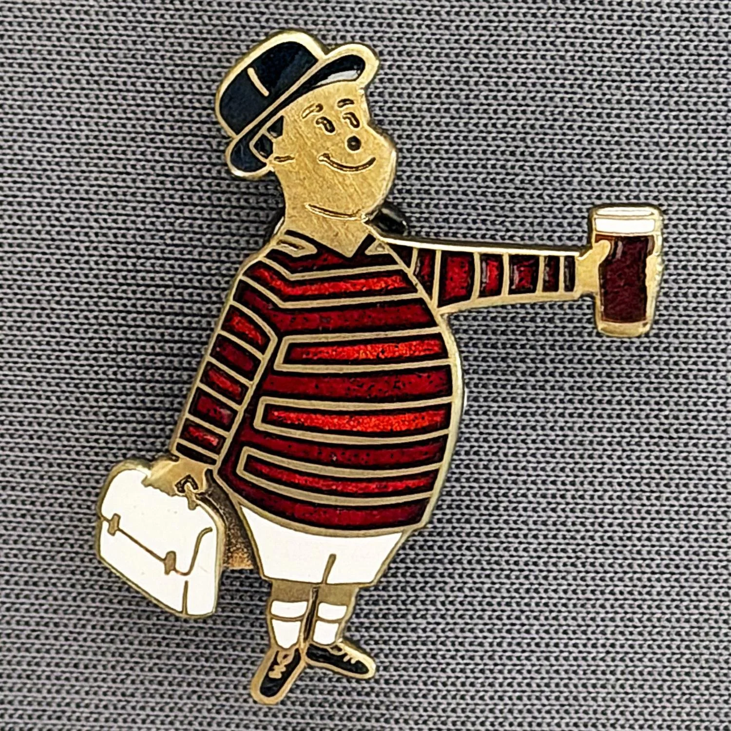 Reference Number: BCGEN084
Size: H 28.8 mm x W 20.9 mm
Pin Type: Brooch Pin
Plating: Antique Bronze
Value: £20
Manufacturer: Bradford City Badges
Comments: City Gent Beer Cloisonne, White Briefcase. One Off Badge.