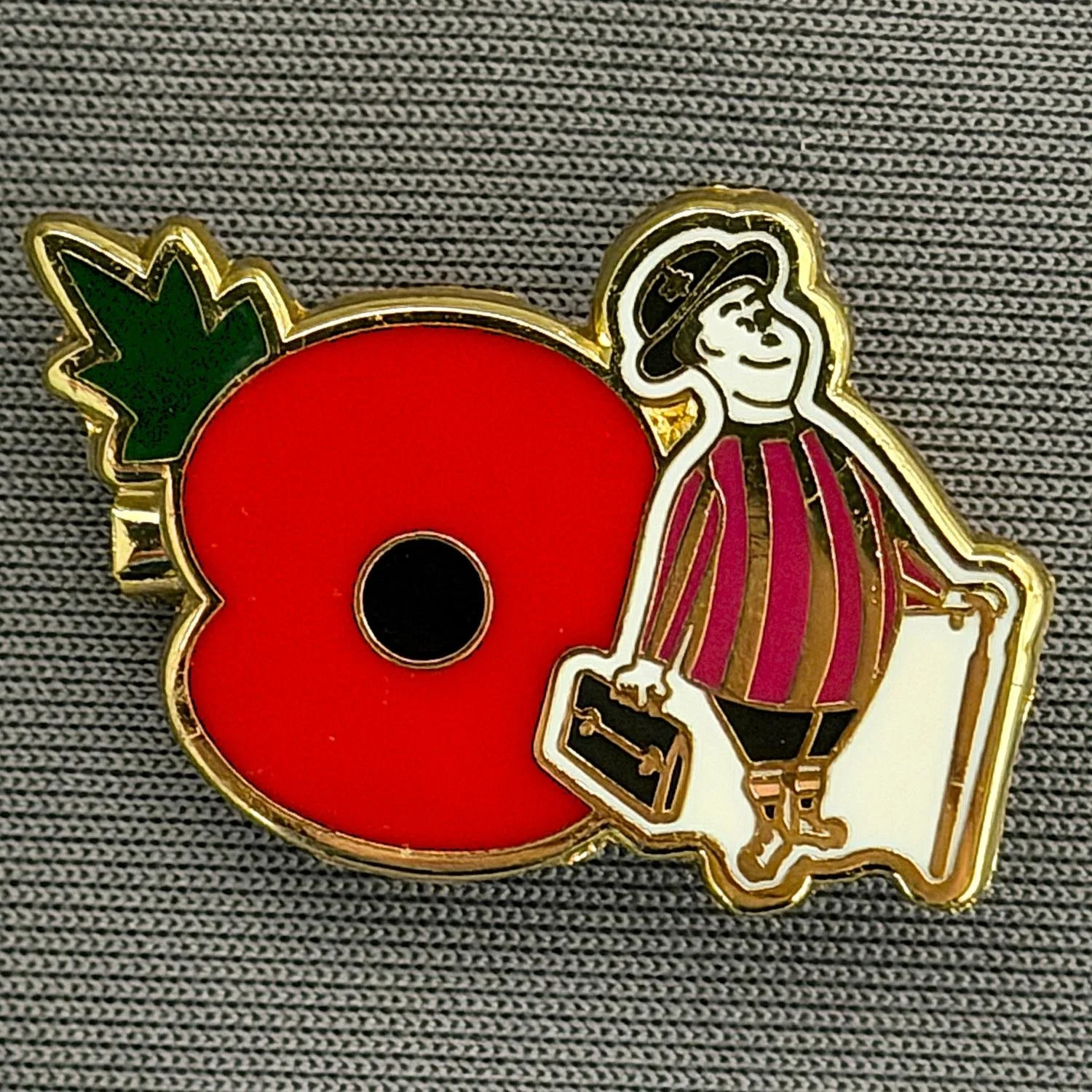 Reference Number: BCPOP005
Size: H 19 mm x W 28.2 mm
Pin Type: Brooch Pin
Plating: Gold
Value: £5
Manufacturer: Unknown
Comments: Poppy & City Gent
