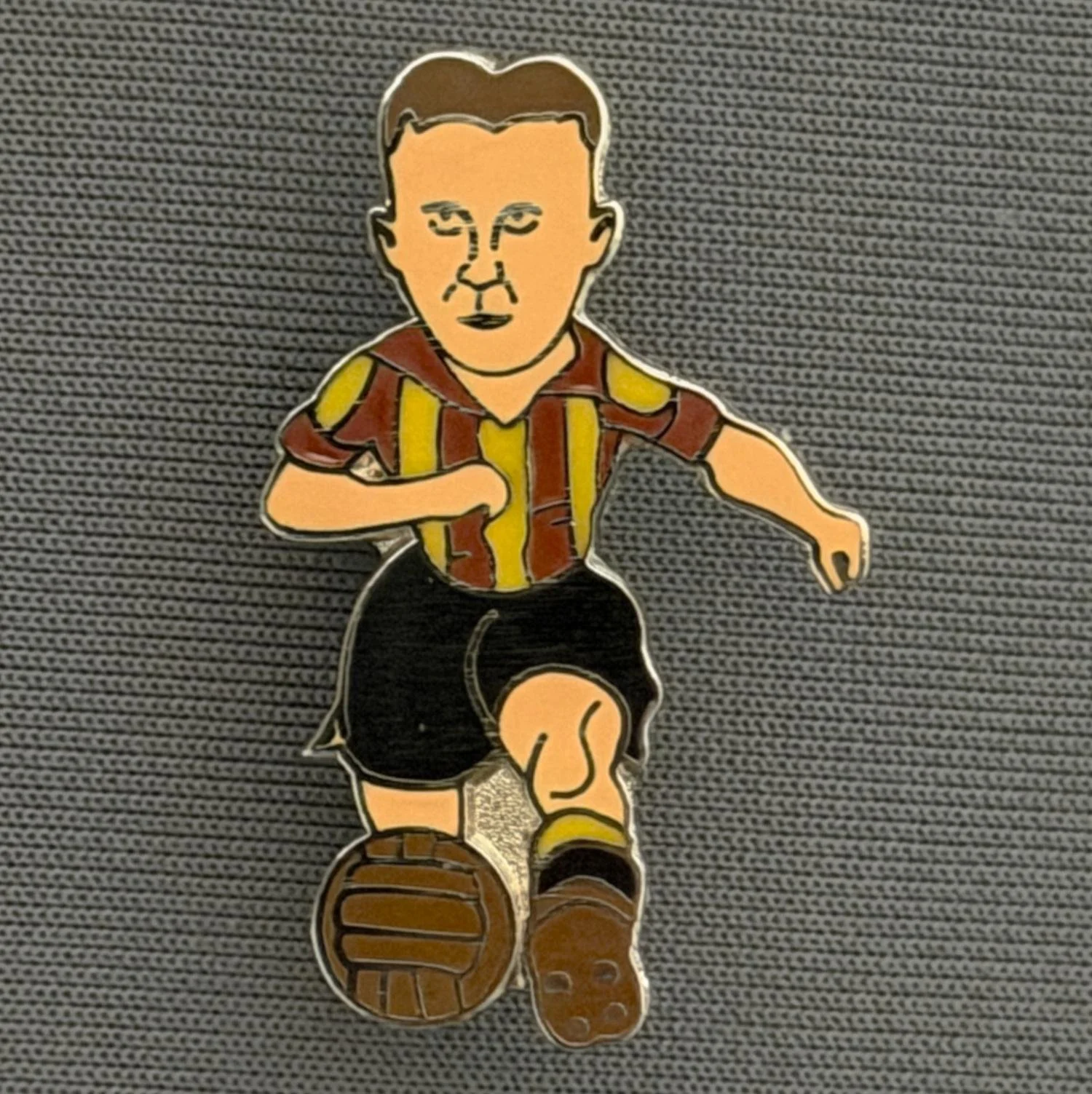 Reference Number: BCCTN044
Size: H 30.4 mm x W 18.5 mm
Pin Type: Double Metal Clutch
Plating: Silver
Value: £6
Manufacturer: Unknown
Comments: City Kit Character