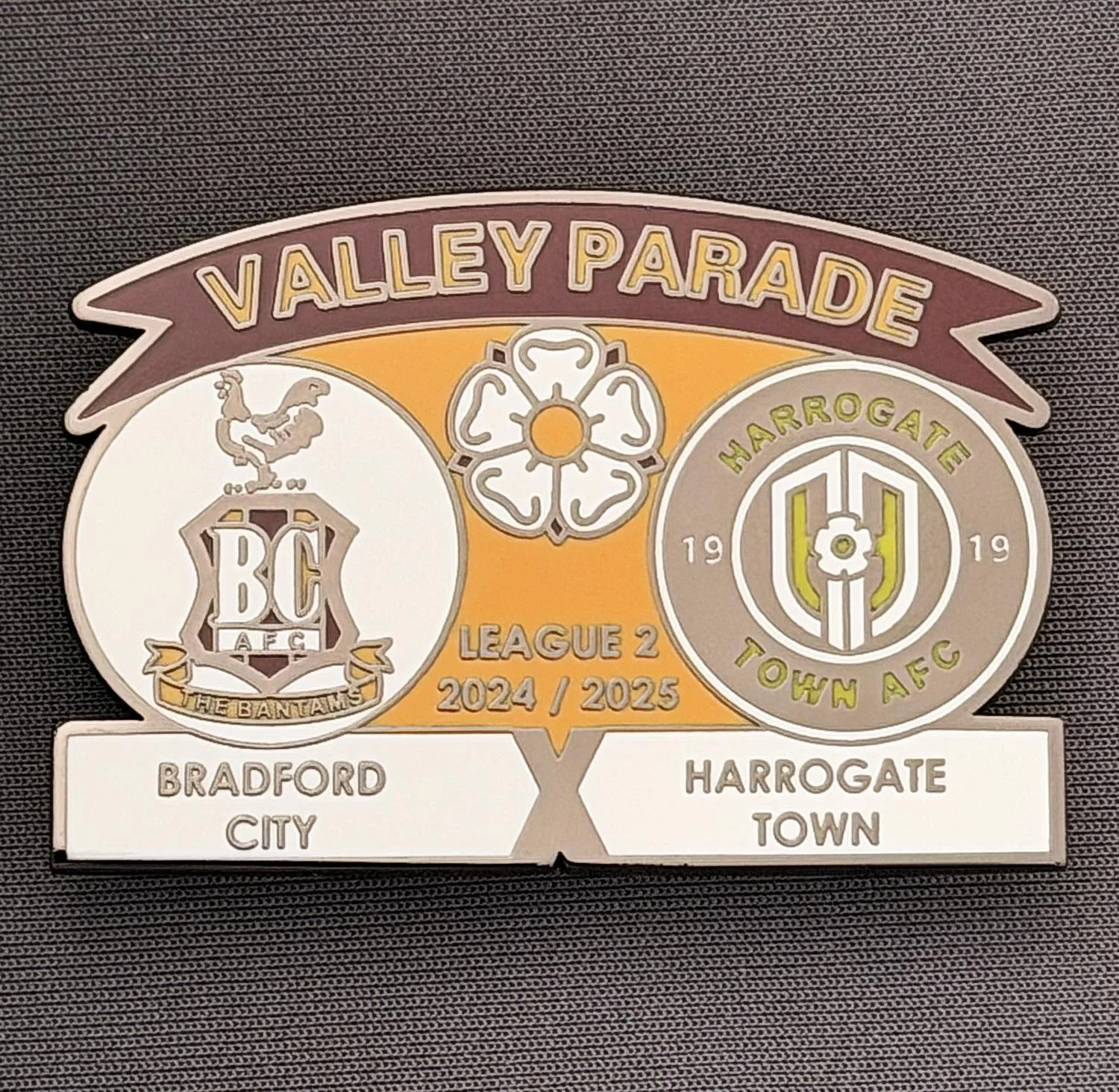 Reference Number: BCFIX430
Size: H 34.3 mm x W 50 mm
Pin Type: Brooch Pin
Plating: Black Nickel
Value: £5
Manufacturer: Unknown
Comments: Bradford City v Harrogate Town 2024/25.