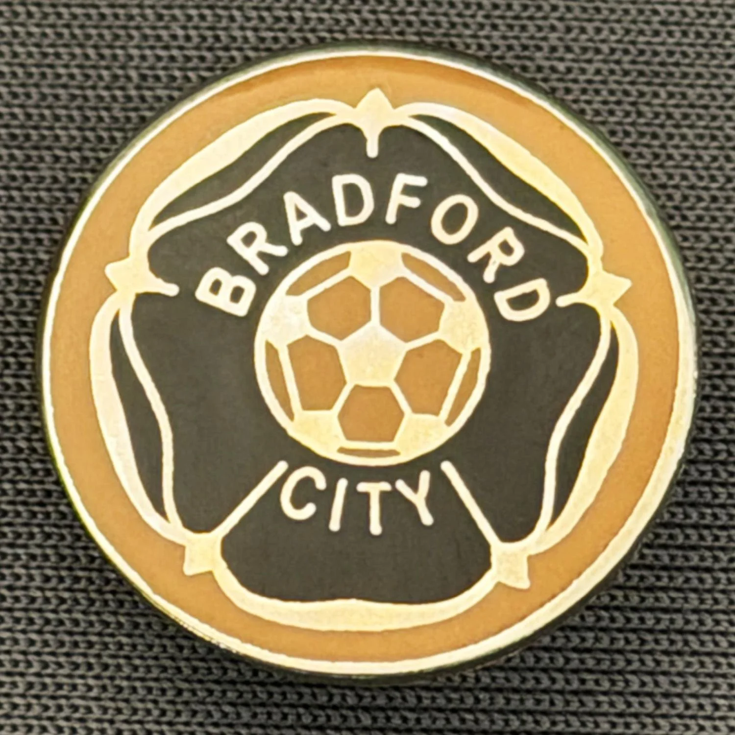 Reference Number: BCYR016
Size: D 18.2 mm
Pin Type: Brooch Pin
Plating: Gold
Value: £8
Manufacturer: Andy Stokes
Comments: Amber & Black Yorkshire Rose