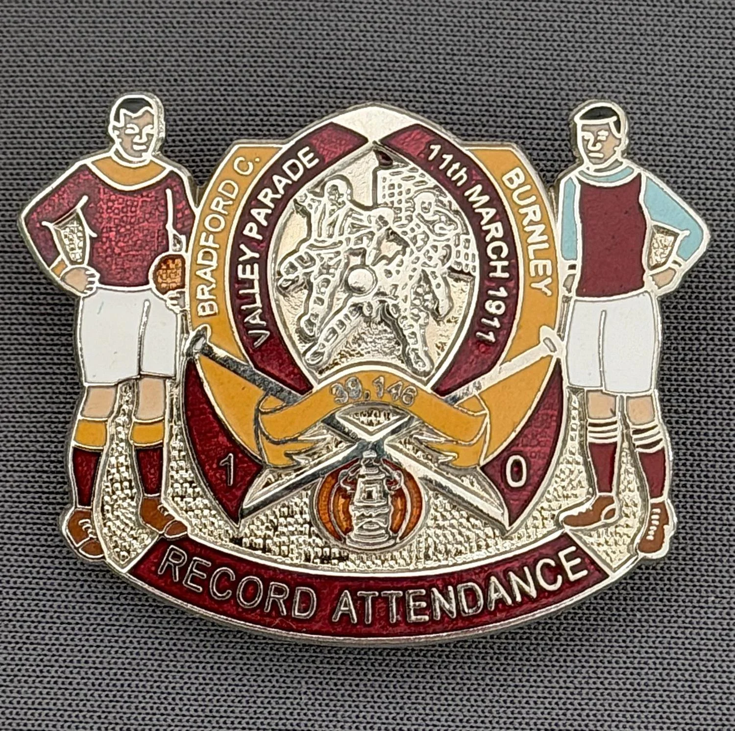 Reference Number: BCEVE029
Size: H 30.9 mm x W 38.1 mm
Pin Type: Double Metal Clutch
Plating: Platinum
Value: £20
Manufacturer: AKP Designs
Comments: Record Attendance, Claret & Amber Version