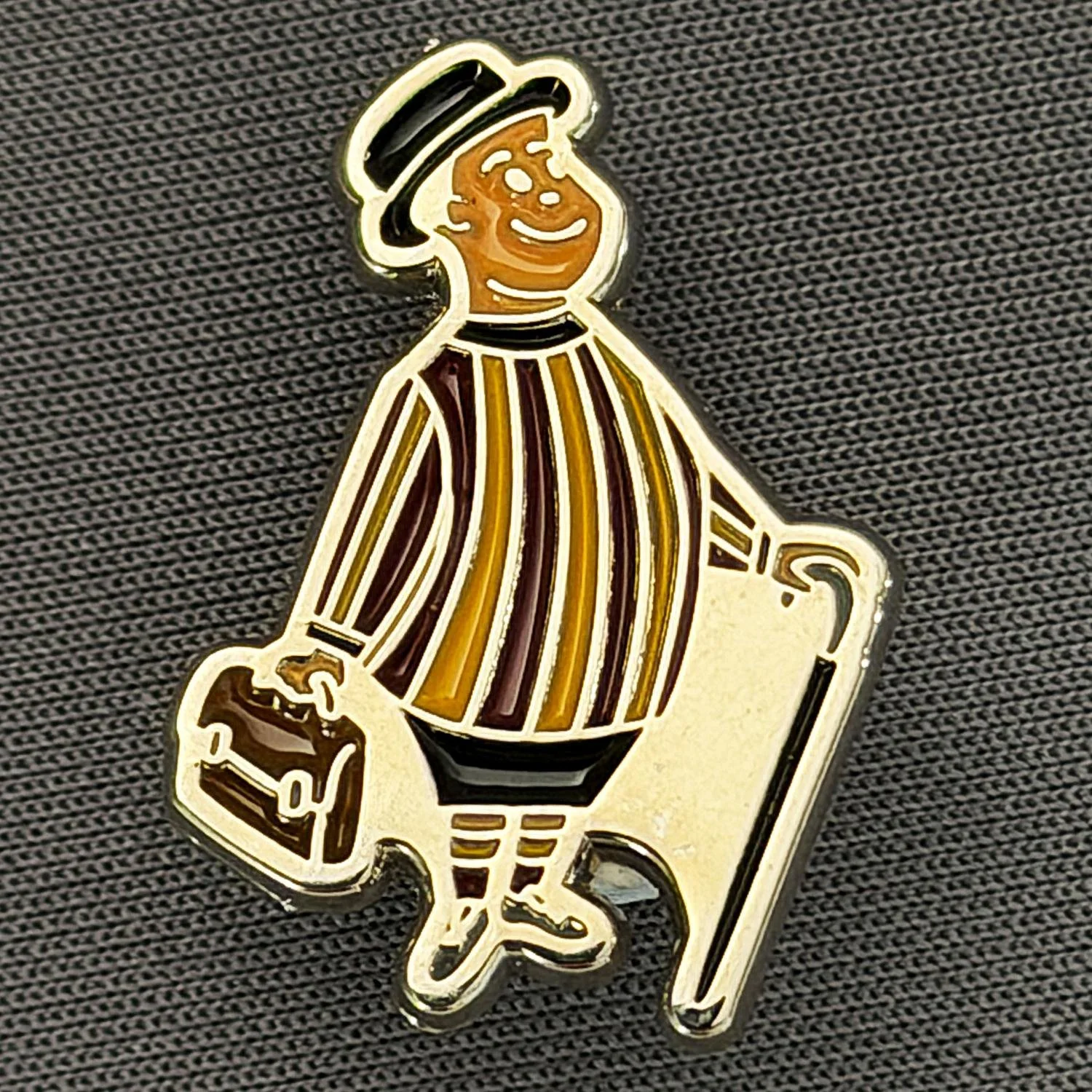 Reference Number: BCGEN127
Size: H 26.1 mm x W 18.6 mm
Pin Type: Metal Clutch
Plating: Silver
Value: £6
Manufacturer: Bradford City Club Shop
Comments: Small Poor Quality City Gent 