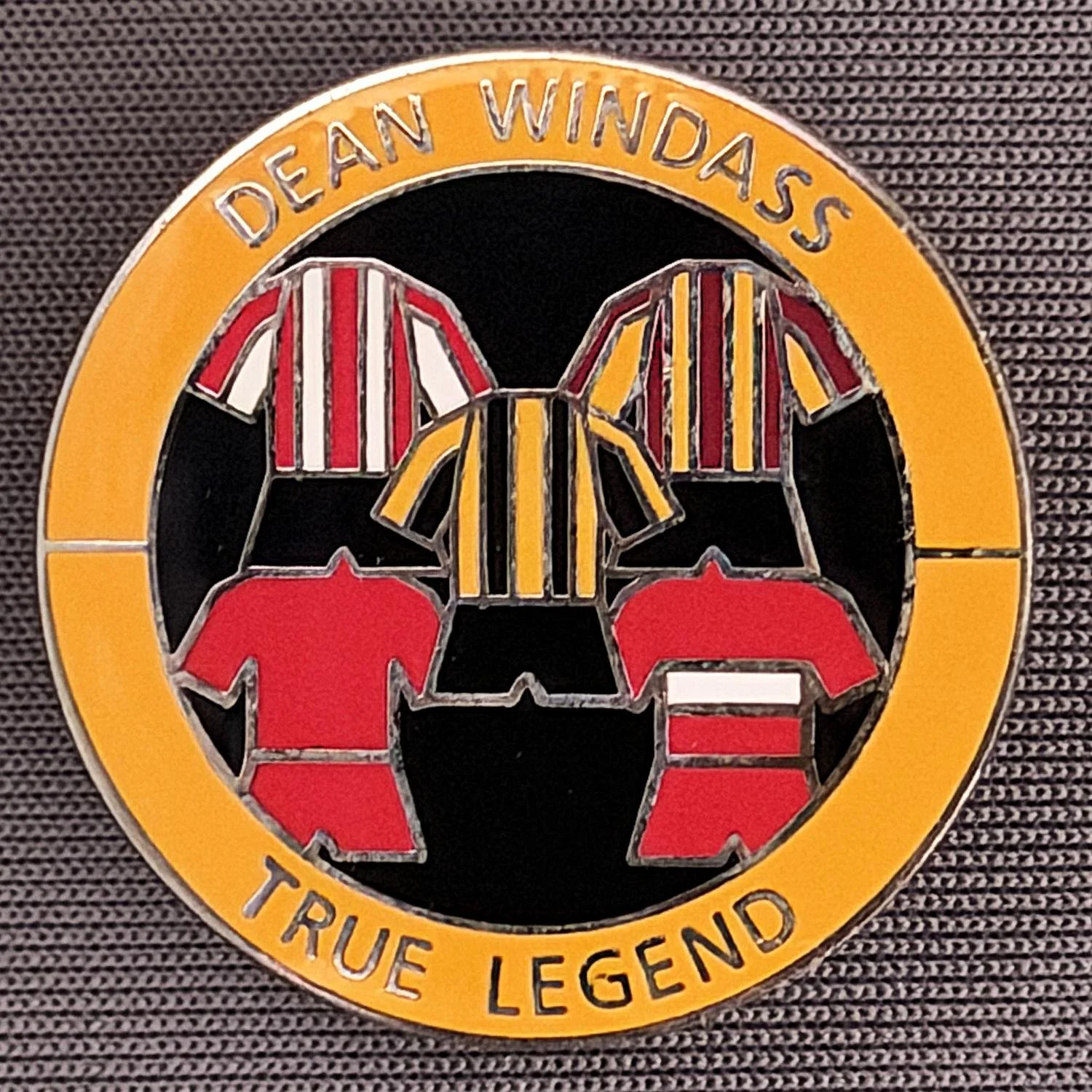 Reference Number: BCUN027
Size: D 26 mm
Pin Type: Brooch Pin
Plating: Silver
Value: £6
Manufacturer: Unknown
Comments: Dean Windass True Legend, Limited Edition 25, Amber & Black, Silver Version