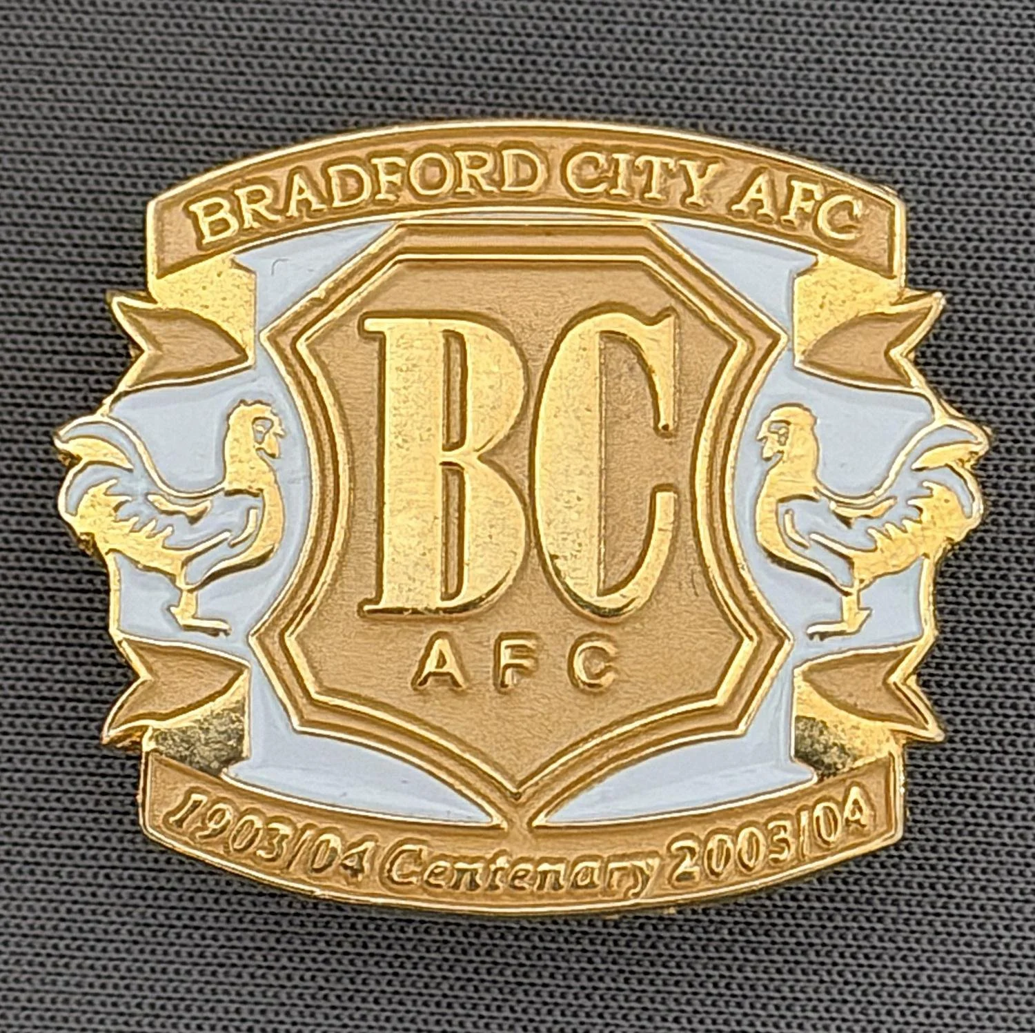 Reference Number: BCEVE013
Size: H 24.4 mm x W 27 mm
Pin Type: Metal Clutch
Plating: Gold
Value: £10
Manufacturer: Unknown
Comments: Gold & White City Centenary 