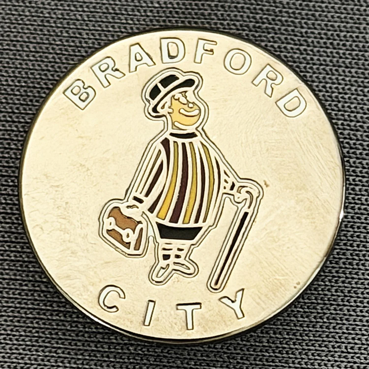 Reference Number: BCGEN105
Size: D 20.1 mm
Pin Type: Brooch Pin
Plating: Black Nickel
Value: £6
Manufacturer: Unknown
Comments: Circular City Gent