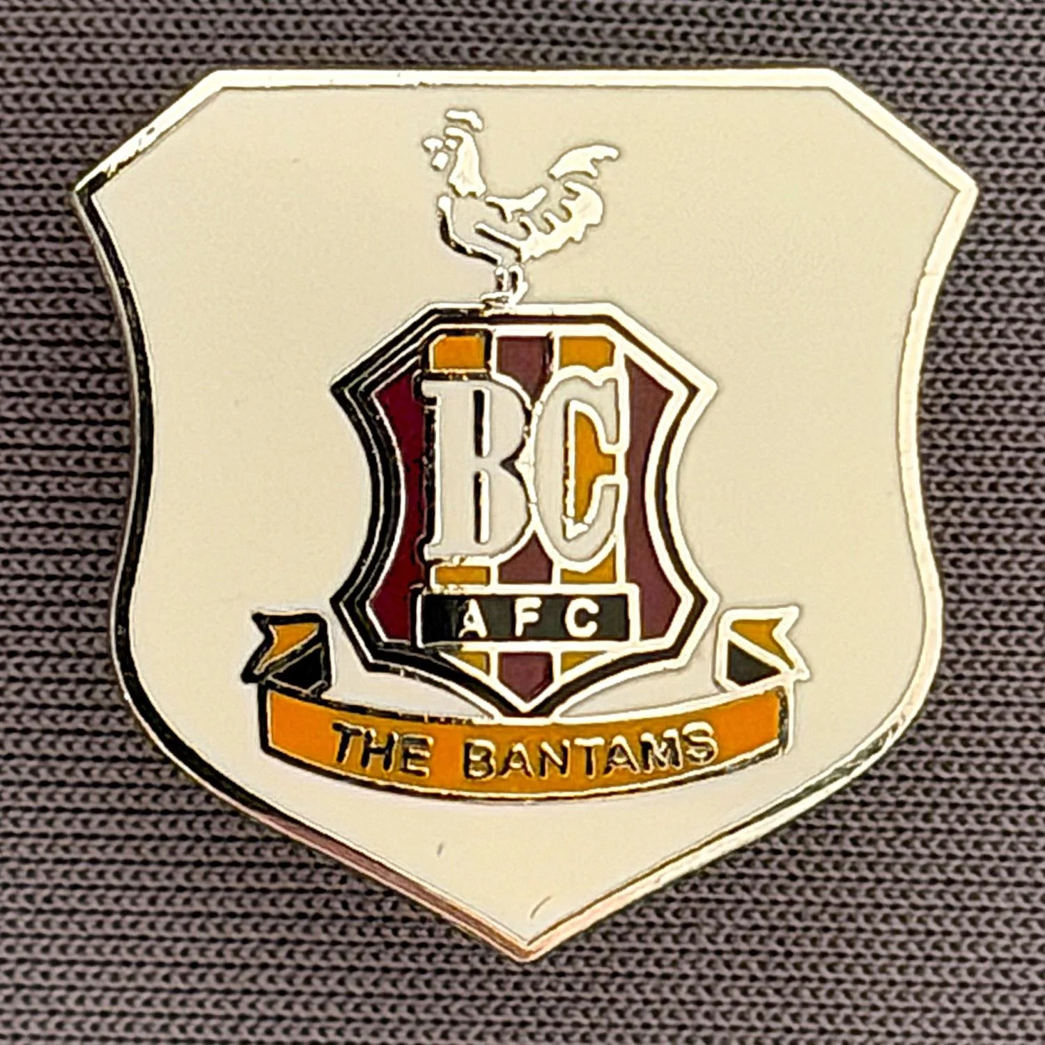Reference Number: BCC&L041
Size: H 20.1 mm x 20.3 mm
Pin Type: Metal Clutch
Plating: Silver
Value: £8
Manufacturer: Unknown
Comments: White City Shield Logo