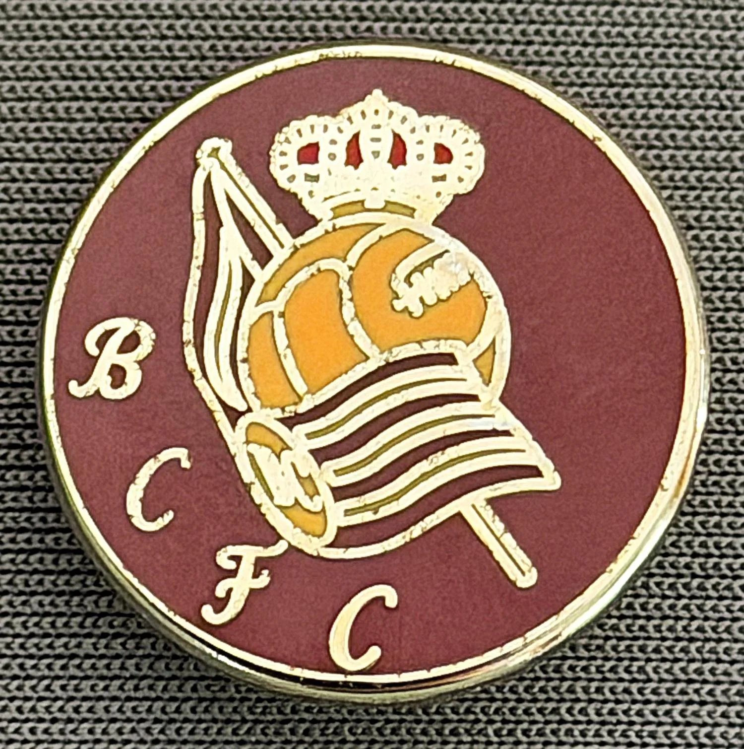 Reference Number: BCBCFC081
Size: D 18.9 mm
Pin Type: Brooch Pin
Plating: Silver
Value: £4
Manufacturer: Unknown
Comments: Claret BCFC Football & Crown