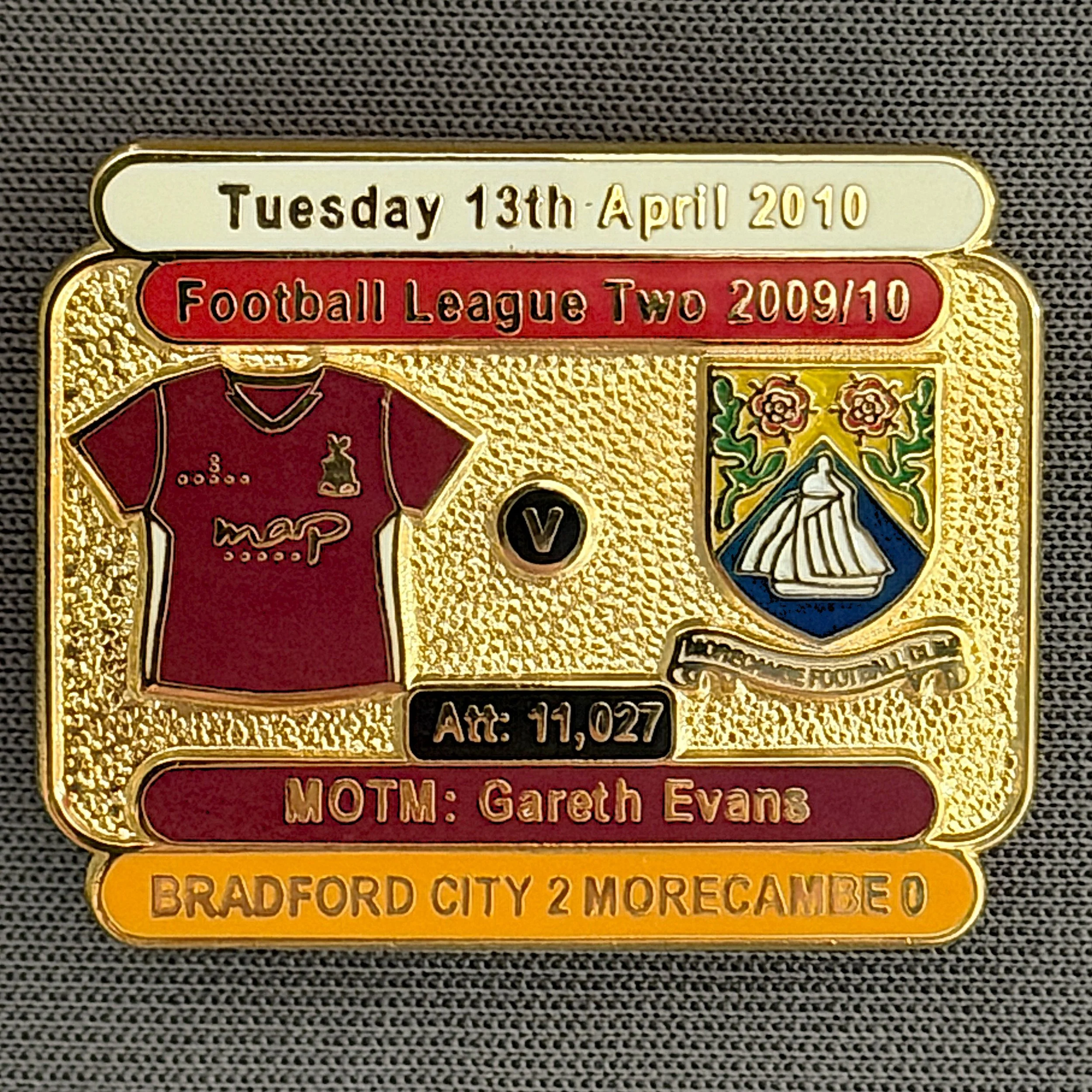 Reference Number: BCFIX044
Size: H 23.1 mm x W 29 mm
Pin Type: Brooch Pin
Plating: Gold
Value: £8
Manufacturer: Bradford City Badges
Comments: Bradford City v Morecambe 2009/10 Limited Edition 100 Badges