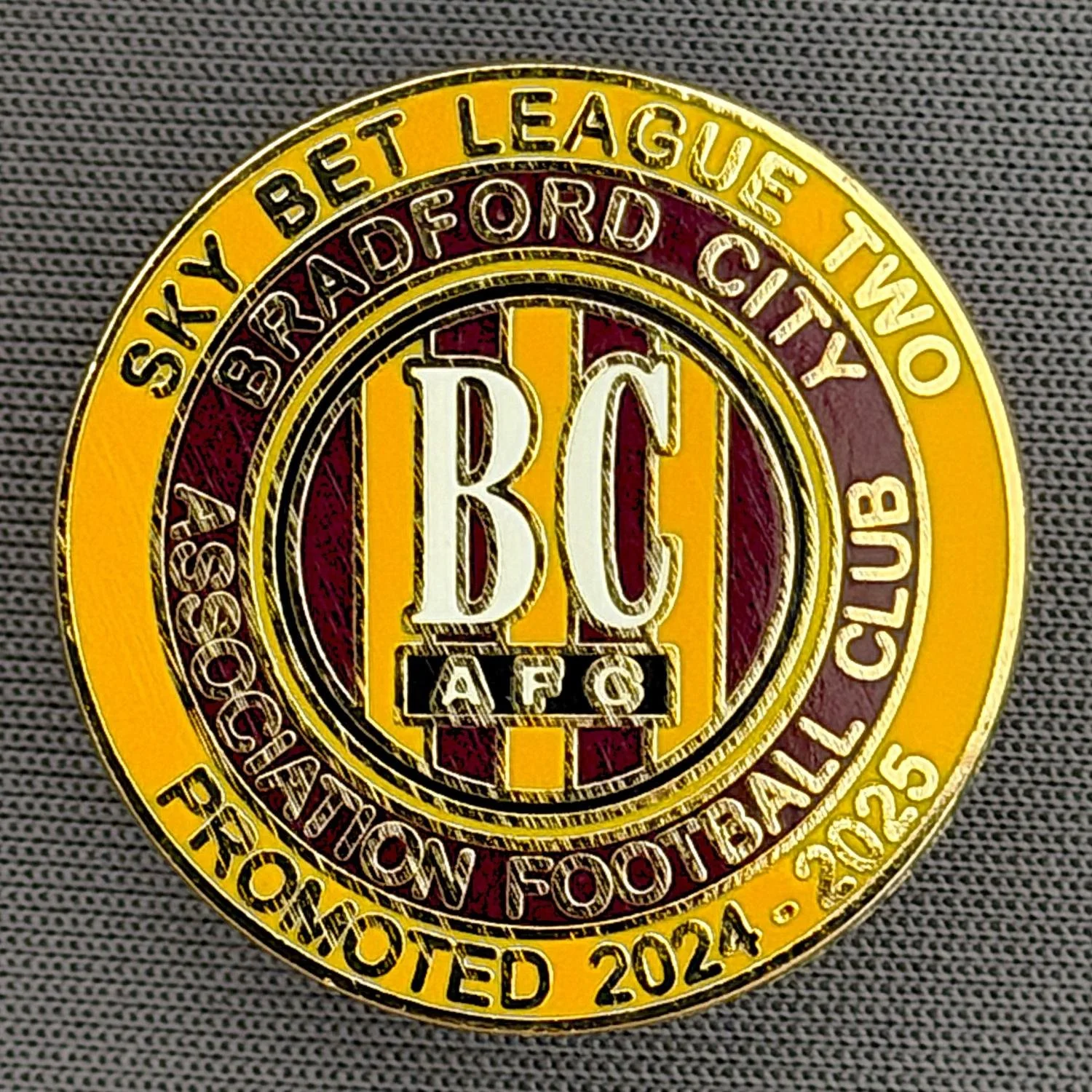 Reference Number: BCEVE073
Size: D 24.2 mm
Pin Type: Metal Clutch
Plating: Gold
Value: £8
Manufacturer: Dave Horn
Comments: Promoted From Division 2, 2024-25, Amber & Claret. Boxed Set Limited Edition of 75