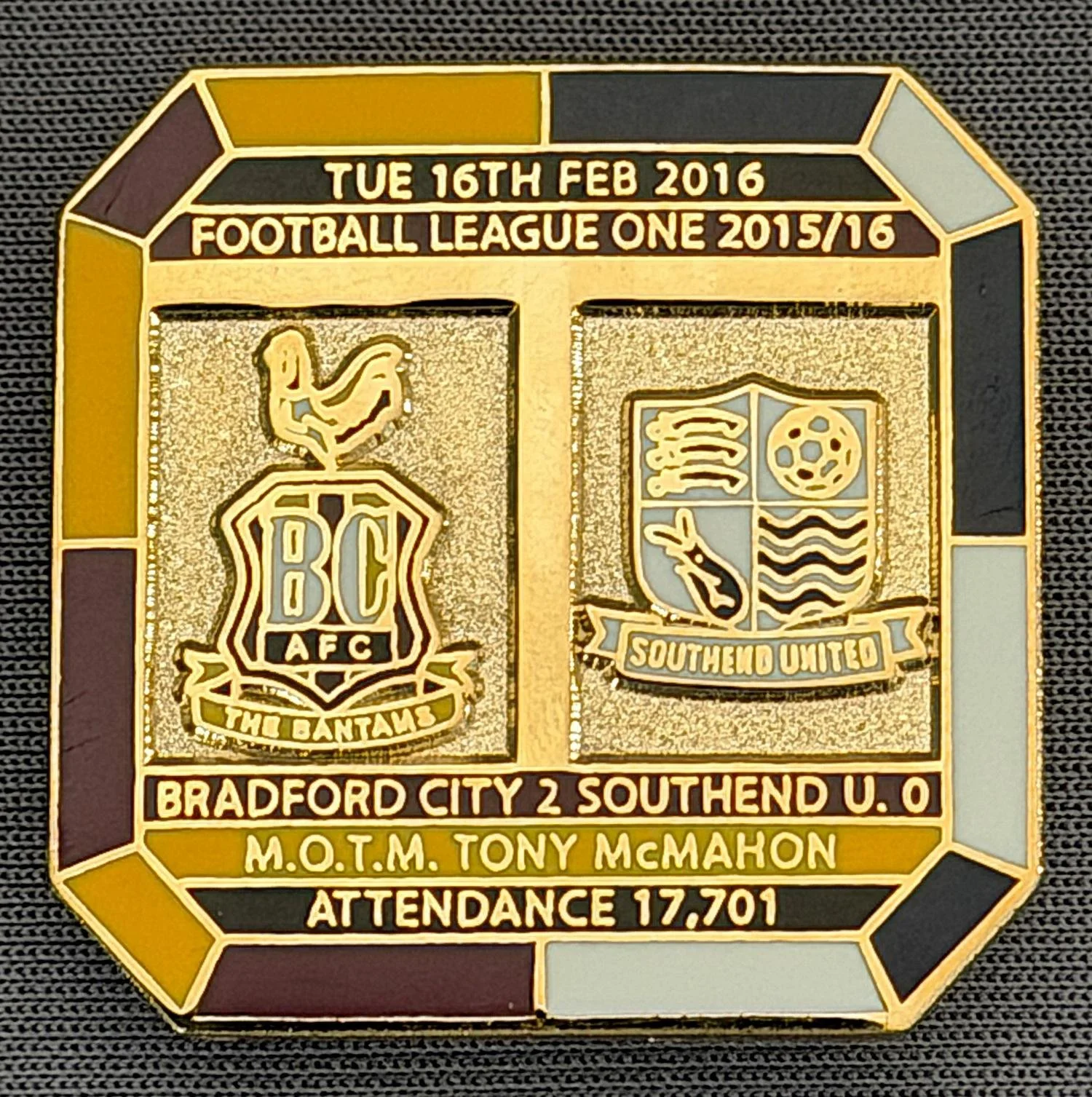 Reference Number: BCFIX336
Size: H 29.8 mm x W 29.8 mm
Pin Type: Brooch Pin
Plating: Gold
Value: £8
Manufacturer: Bradford City Badges
Comments: Bradford City v Southend United 2015/16, Limited Edition of 50 Badges (Gold Version)