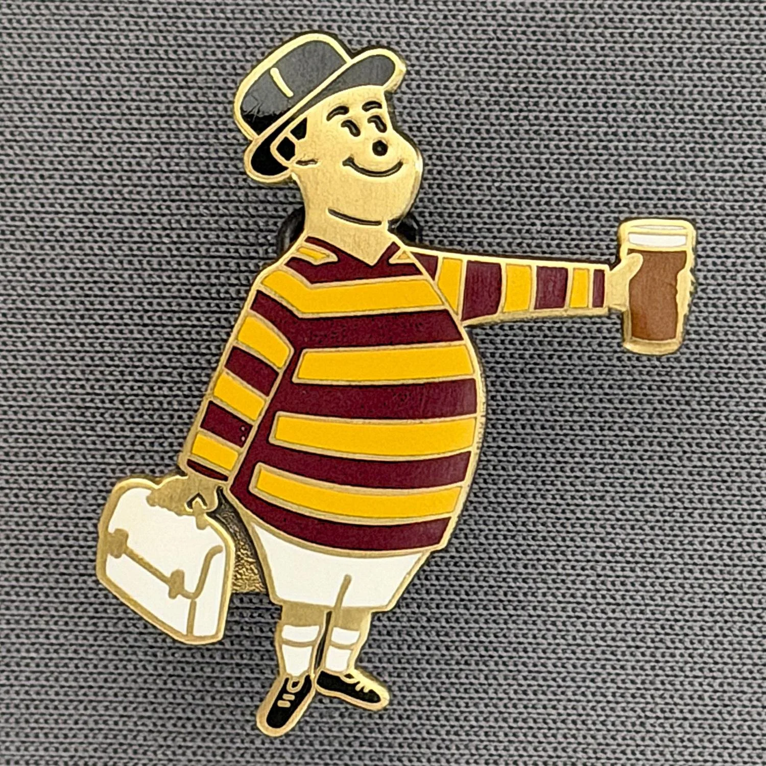 Reference Number: BCGEN087
Size: H 28.8 mm x W 20.9 mm
Pin Type: Brooch Pin
Plating: Antique Gold
Value: £20
Manufacturer: Bradford City Badges
Comments: City Gent Beer, White Briefcase. One Off Badge.
